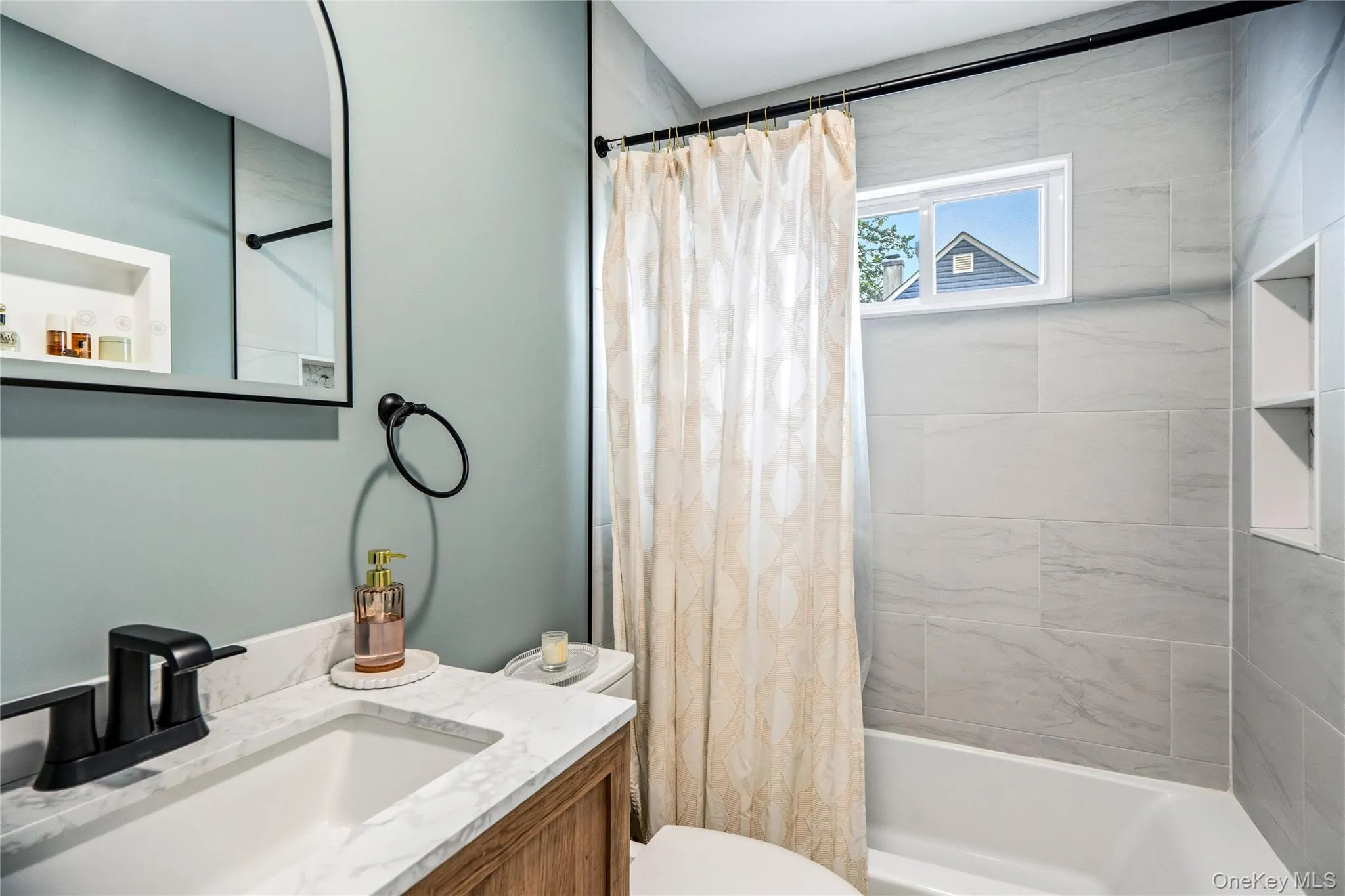 633 Robin Court, Hempstead, NY, 3 Bedrooms Bedrooms, 5 Rooms Rooms,1 BathroomBathrooms,Residential,For Rent,Robin,0,KEY1015629 633 Robin Court, Hempstead, NY, 3 Bedrooms Bedrooms, 5 Rooms Rooms,1 BathroomBathrooms,Residential,For Rent,Robin,0,KEY1015629