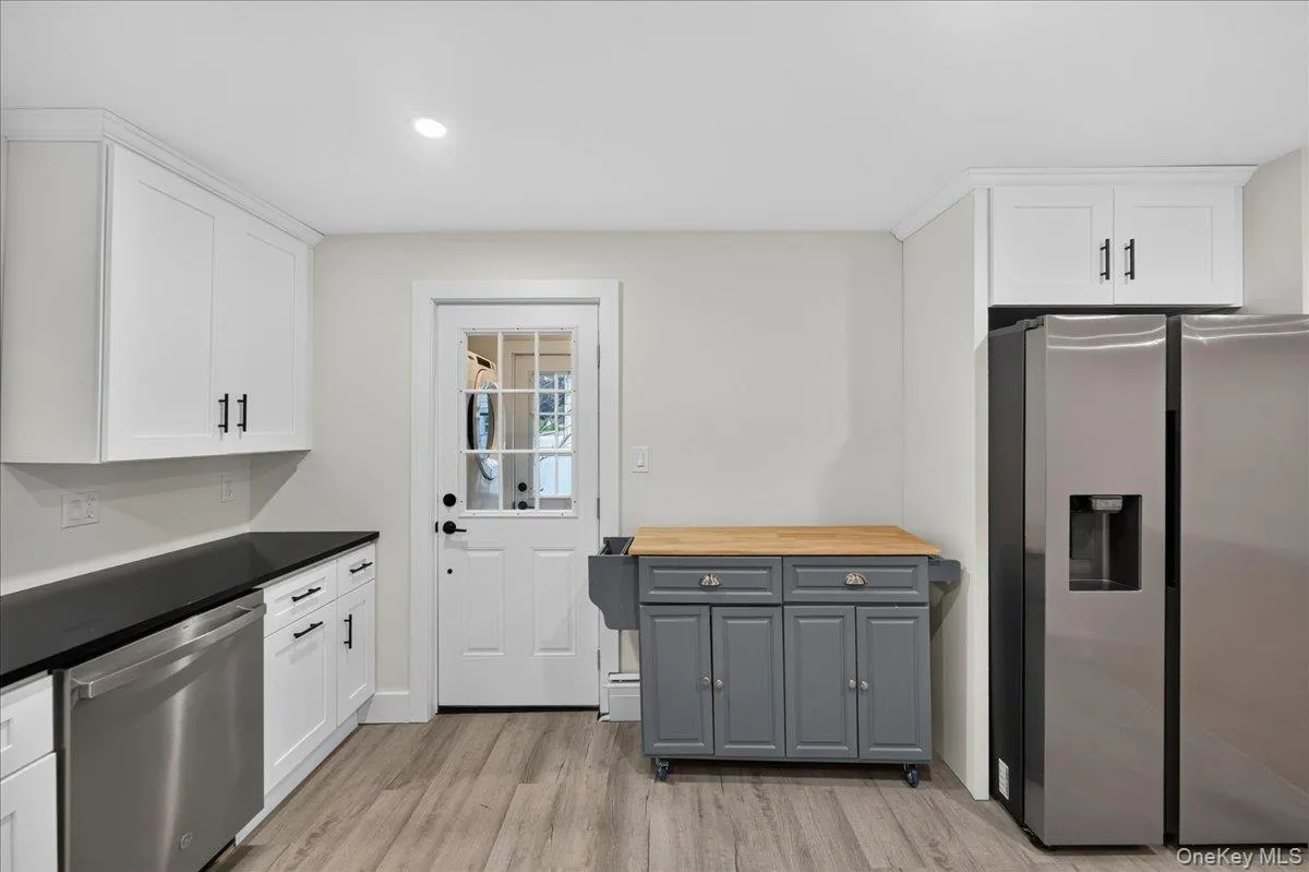 245 Cedar Avenue, Brookhaven, NY, 4 Bedrooms Bedrooms, 7 Rooms Rooms,2 BathroomsBathrooms,Residential,For Rent,Cedar,0,KEY1015630 245 Cedar Avenue, Brookhaven, NY, 4 Bedrooms Bedrooms, 7 Rooms Rooms,2 BathroomsBathrooms,Residential,For Rent,Cedar,0,KEY1015630