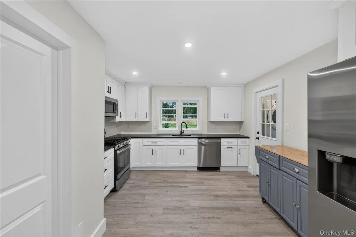 245 Cedar Avenue, Brookhaven, NY, 4 Bedrooms Bedrooms, 7 Rooms Rooms,2 BathroomsBathrooms,Residential,For Rent,Cedar,0,KEY1015630 245 Cedar Avenue, Brookhaven, NY, 4 Bedrooms Bedrooms, 7 Rooms Rooms,2 BathroomsBathrooms,Residential,For Rent,Cedar,0,KEY1015630