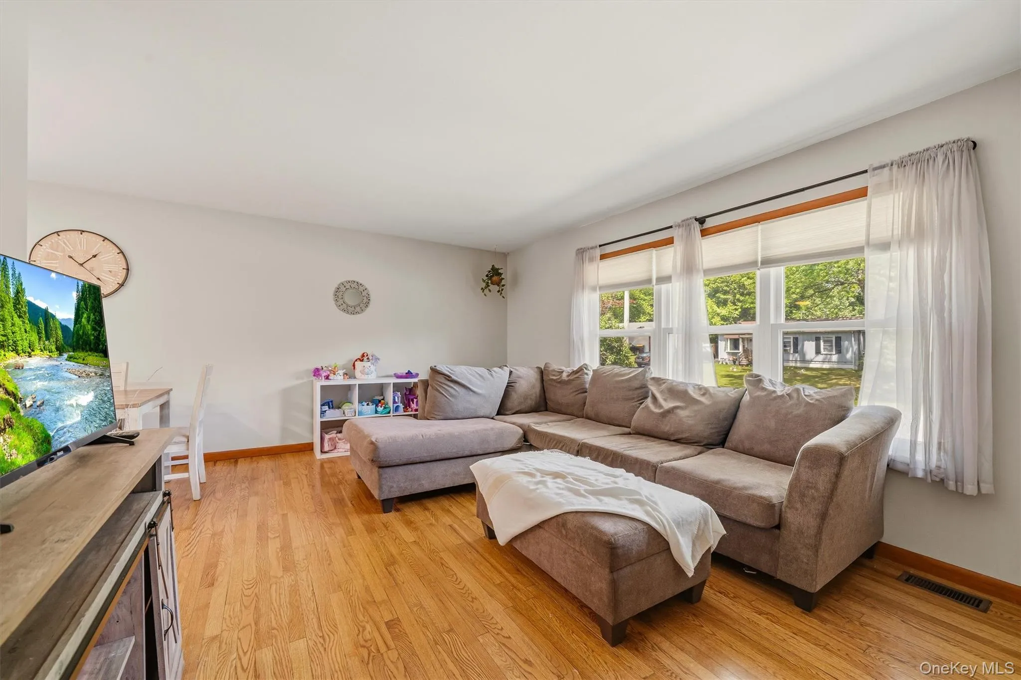 31 Wickham Drive, Warwick (town), NY, 3 Bedrooms Bedrooms, 7 Rooms Rooms,1 BathroomBathrooms,Residential,For Rent,Wickham,0,1015634 31 Wickham Drive, Warwick (town), NY, 3 Bedrooms Bedrooms, 7 Rooms Rooms,1 BathroomBathrooms,Residential,For Rent,Wickham,0,1015634