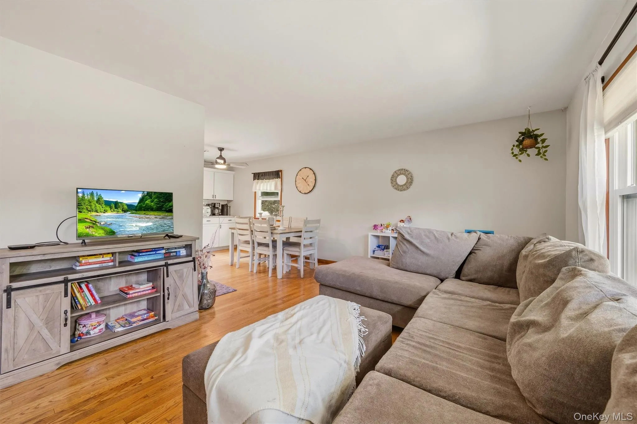 31 Wickham Drive, Warwick (town), NY, 3 Bedrooms Bedrooms, 7 Rooms Rooms,1 BathroomBathrooms,Residential,For Rent,Wickham,0,1015634 31 Wickham Drive, Warwick (town), NY, 3 Bedrooms Bedrooms, 7 Rooms Rooms,1 BathroomBathrooms,Residential,For Rent,Wickham,0,1015634