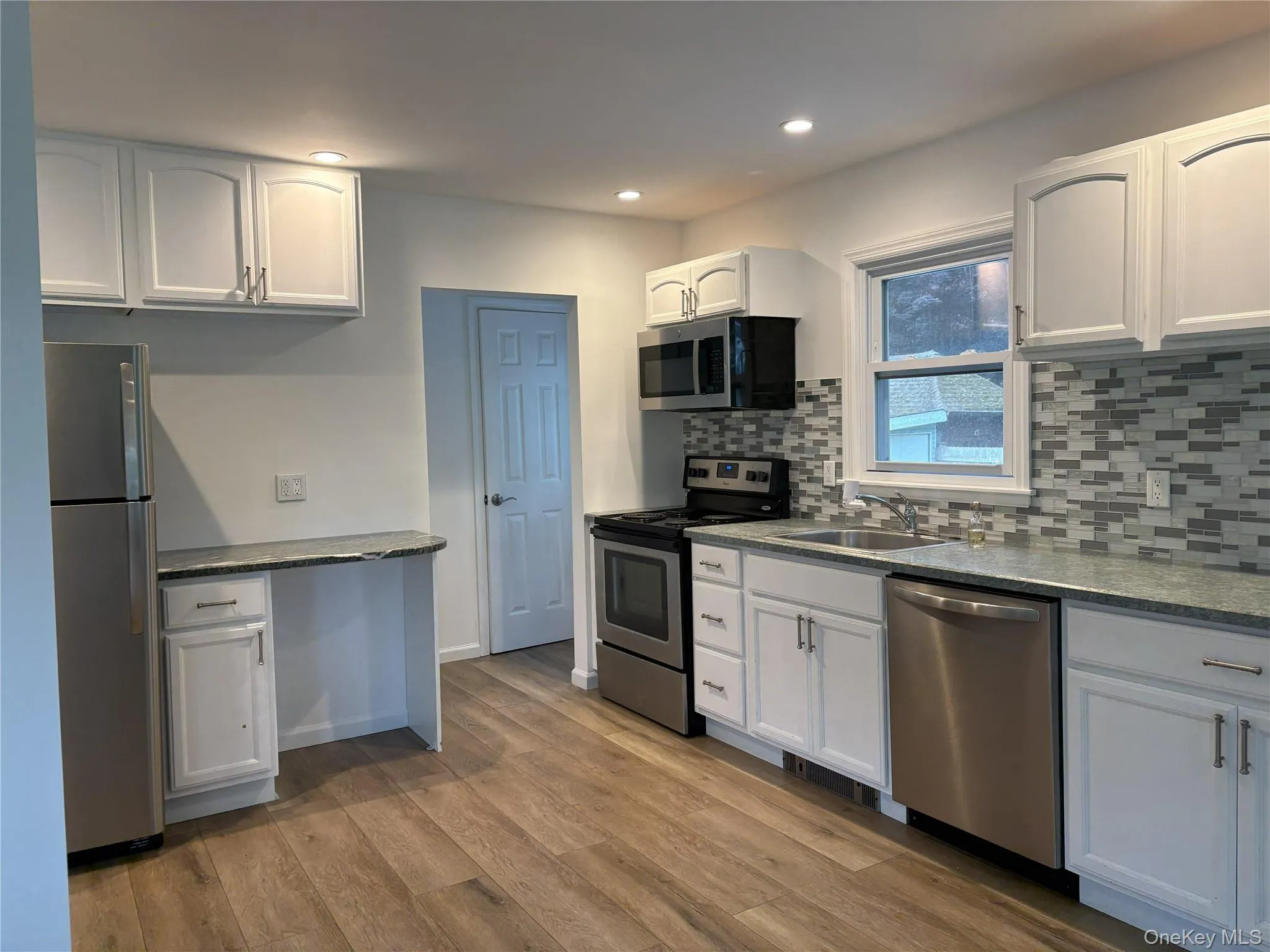 50 Pine Street, Brookhaven, NY, 3 Bedrooms Bedrooms, 5 Rooms Rooms,1 BathroomBathrooms,Residential Lease,For Rent,Pine,0,1015637 50 Pine Street, Brookhaven, NY, 3 Bedrooms Bedrooms, 5 Rooms Rooms,1 BathroomBathrooms,Residential Lease,For Rent,Pine,0,1015637