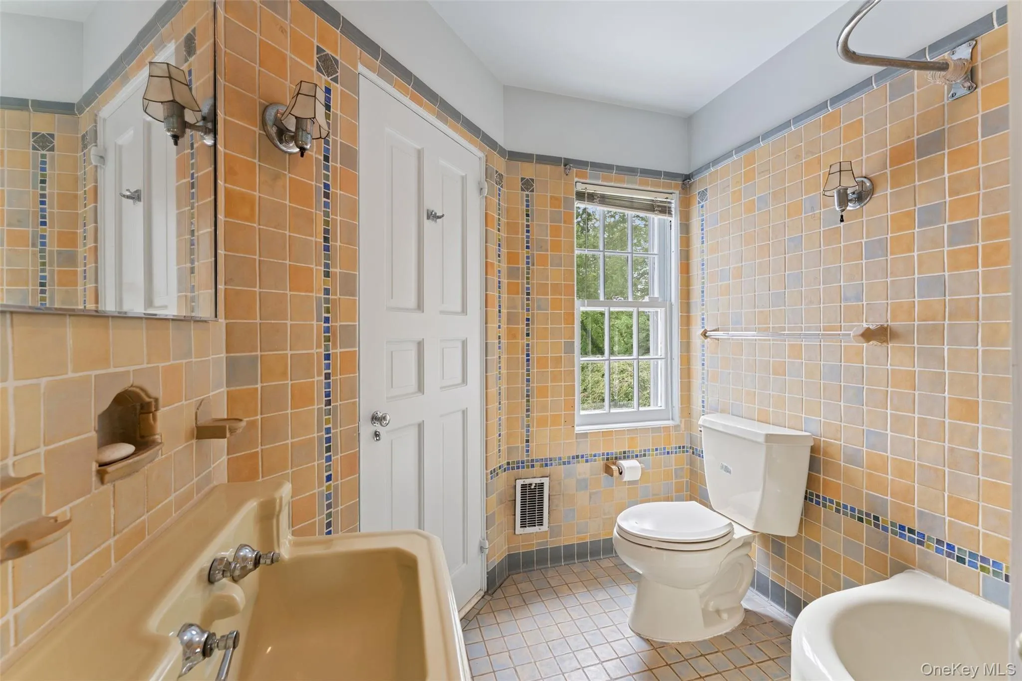 Full Bathroom Full Bathroom