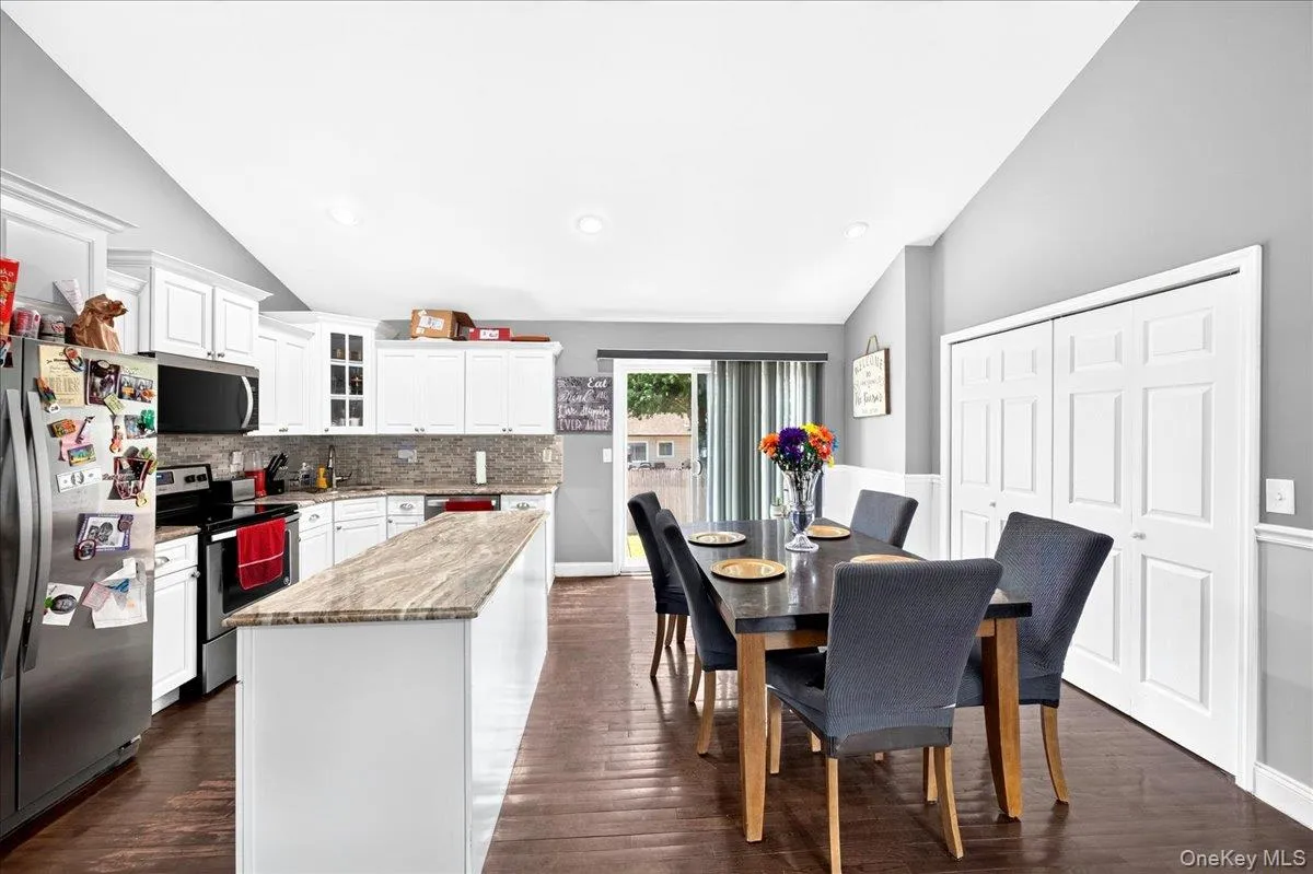23 Anna Street, Islip, NY, 3 Bedrooms Bedrooms, 6 Rooms Rooms,2 BathroomsBathrooms,Residential,For Rent,Anna,0,1015660 23 Anna Street, Islip, NY, 3 Bedrooms Bedrooms, 6 Rooms Rooms,2 BathroomsBathrooms,Residential,For Rent,Anna,0,1015660