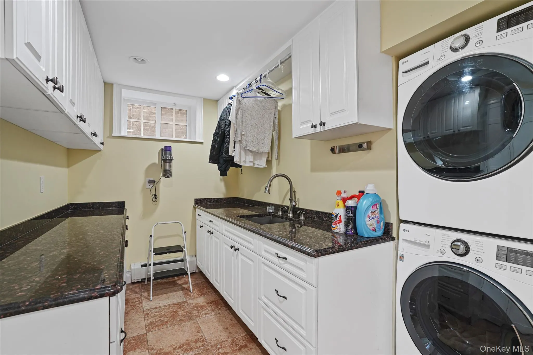 157-36 85th Street, New York, NY, 4 Bedrooms Bedrooms, 8 Rooms Rooms,4 BathroomsBathrooms,Residential,For Rent,85th,0,1015670 157-36 85th Street, New York, NY, 4 Bedrooms Bedrooms, 8 Rooms Rooms,4 BathroomsBathrooms,Residential,For Rent,85th,0,1015670
