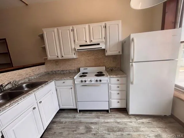263B Main St., Beacon, NY, 1 Bedroom Bedrooms, 2 Rooms Rooms,1 BathroomBathrooms,Residential Lease,For Rent,Main St.,0,1015677 263B Main St., Beacon, NY, 1 Bedroom Bedrooms, 2 Rooms Rooms,1 BathroomBathrooms,Residential Lease,For Rent,Main St.,0,1015677