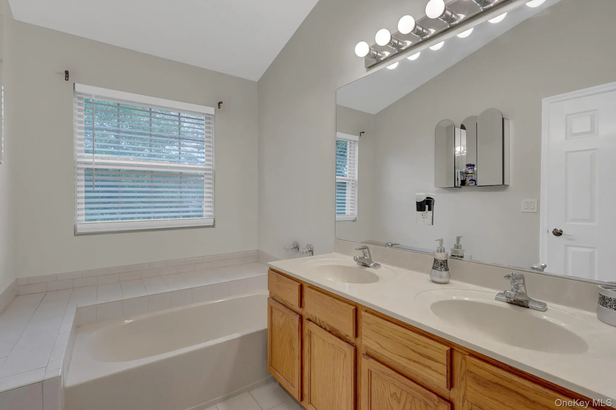 64 Commodore Circle, Brookhaven, NY, 2 Bedrooms Bedrooms, 5 Rooms Rooms,2 BathroomsBathrooms,Residential,For Rent,Commodore,0,1015678 64 Commodore Circle, Brookhaven, NY, 2 Bedrooms Bedrooms, 5 Rooms Rooms,2 BathroomsBathrooms,Residential,For Rent,Commodore,0,1015678