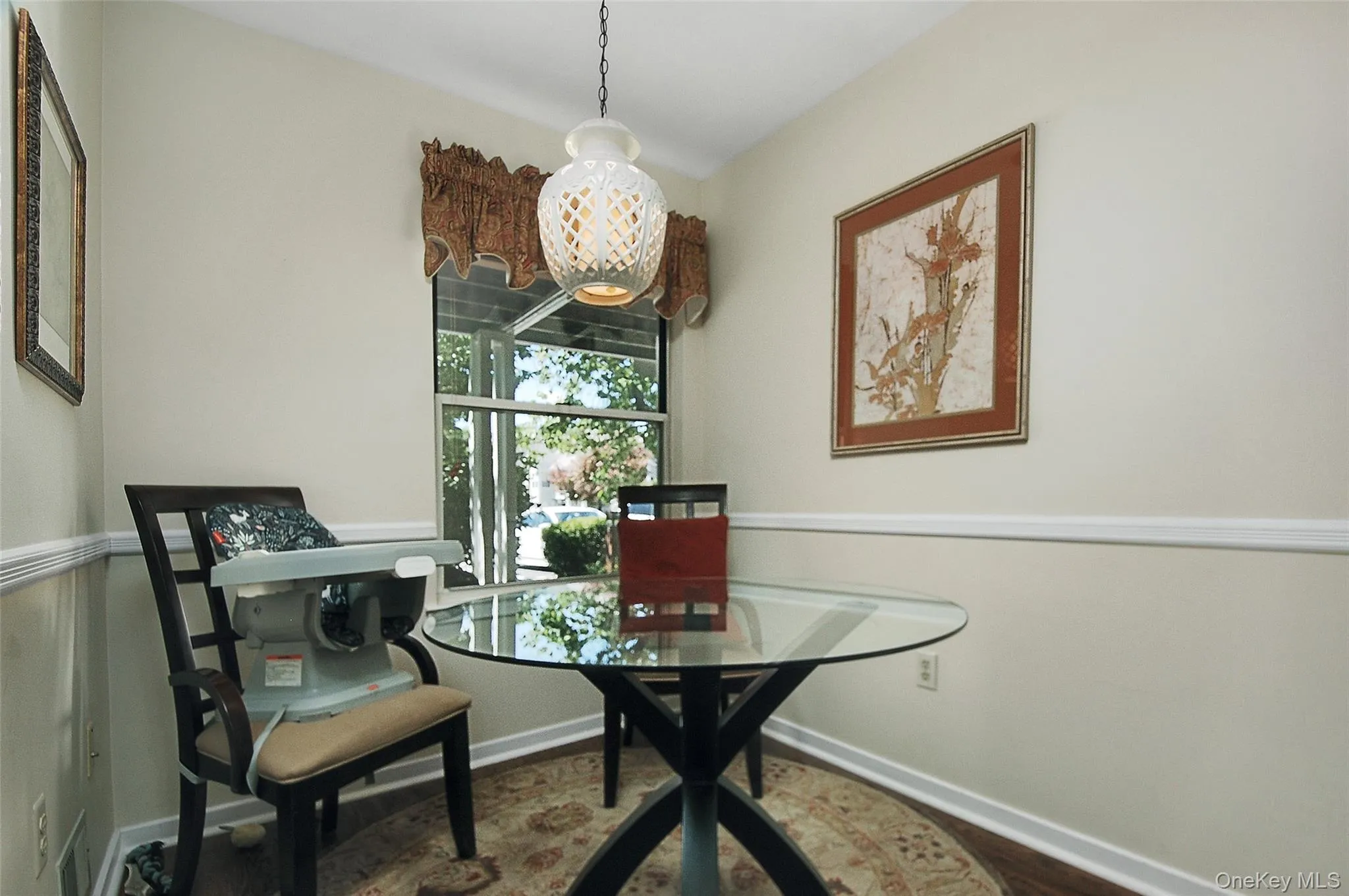 With chair railings With chair railings