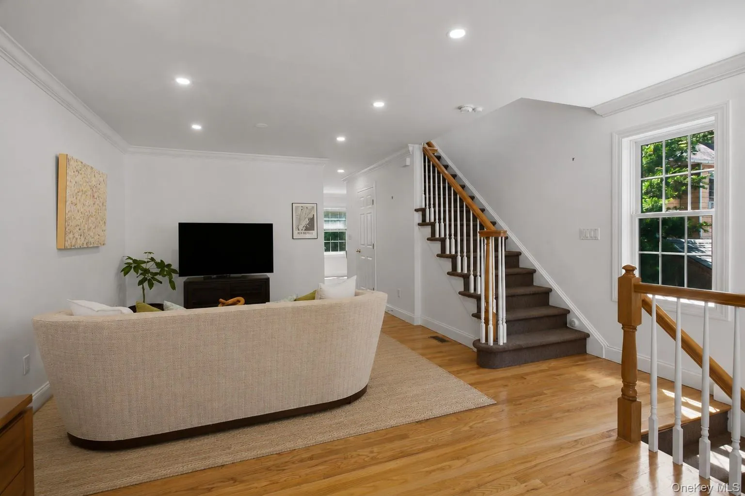 Expansive bright living space leading into kitchen for easy entertaining! Expansive bright living space leading into kitchen for easy entertaining!