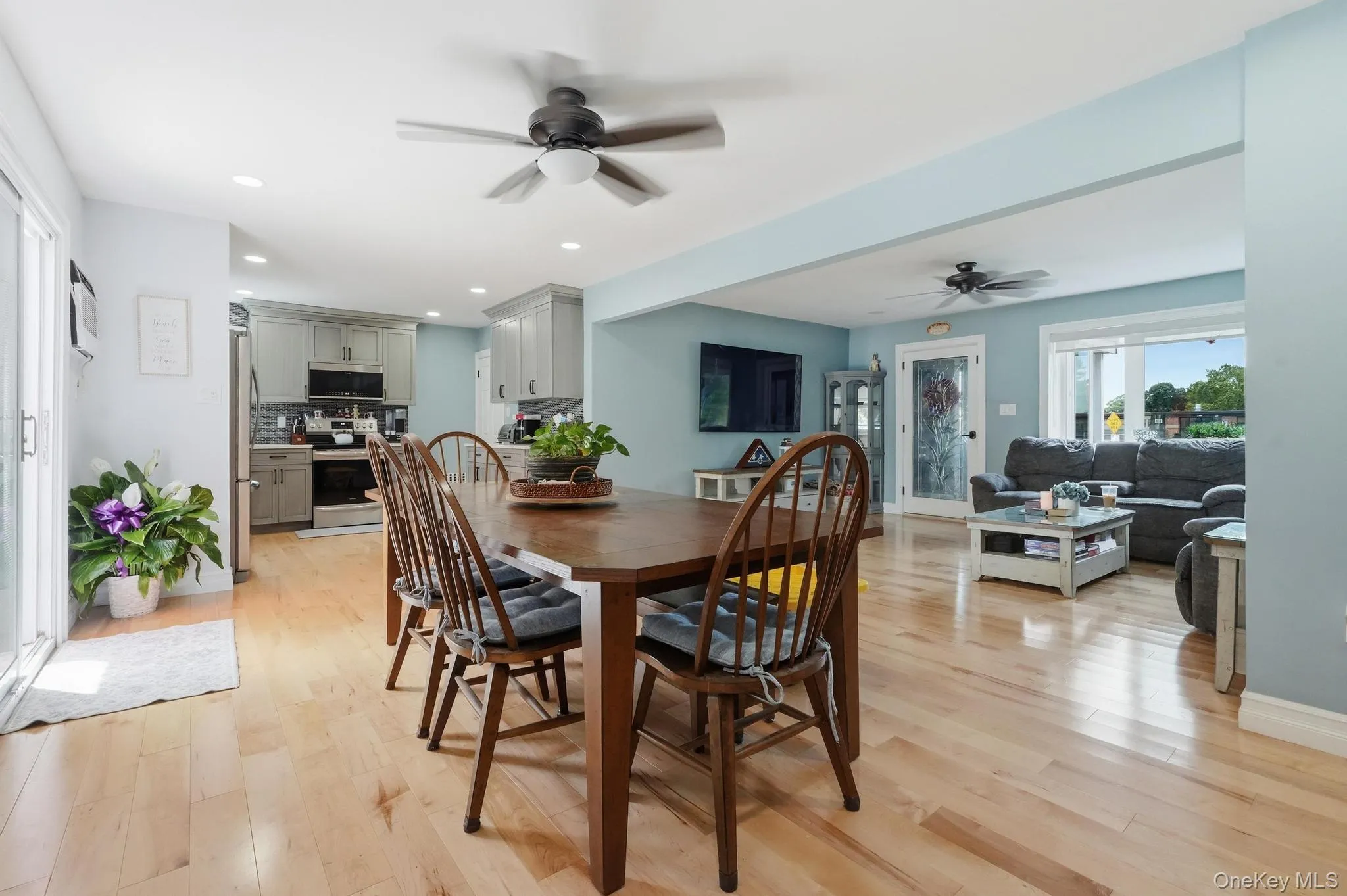 841 Willow Road, Hempstead, NY, 4 Bedrooms Bedrooms, 8 Rooms Rooms,3 BathroomsBathrooms,Residential,For Rent,Willow,0,KEY1015691 841 Willow Road, Hempstead, NY, 4 Bedrooms Bedrooms, 8 Rooms Rooms,3 BathroomsBathrooms,Residential,For Rent,Willow,0,KEY1015691