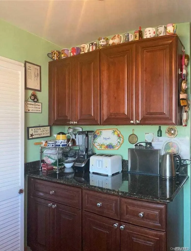 61-20 Grand Central Parkway, New York, NY, 3 Bedrooms Bedrooms, 6 Rooms Rooms,2 BathroomsBathrooms,Residential,For Rent,Grand Central,0,1015695 61-20 Grand Central Parkway, New York, NY, 3 Bedrooms Bedrooms, 6 Rooms Rooms,2 BathroomsBathrooms,Residential,For Rent,Grand Central,0,1015695