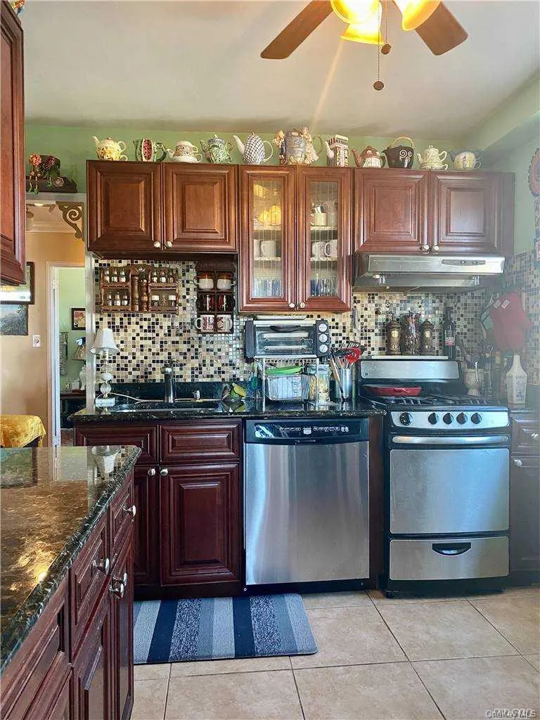 61-20 Grand Central Parkway, New York, NY, 3 Bedrooms Bedrooms, 6 Rooms Rooms,2 BathroomsBathrooms,Residential,For Rent,Grand Central,0,1015695 61-20 Grand Central Parkway, New York, NY, 3 Bedrooms Bedrooms, 6 Rooms Rooms,2 BathroomsBathrooms,Residential,For Rent,Grand Central,0,1015695