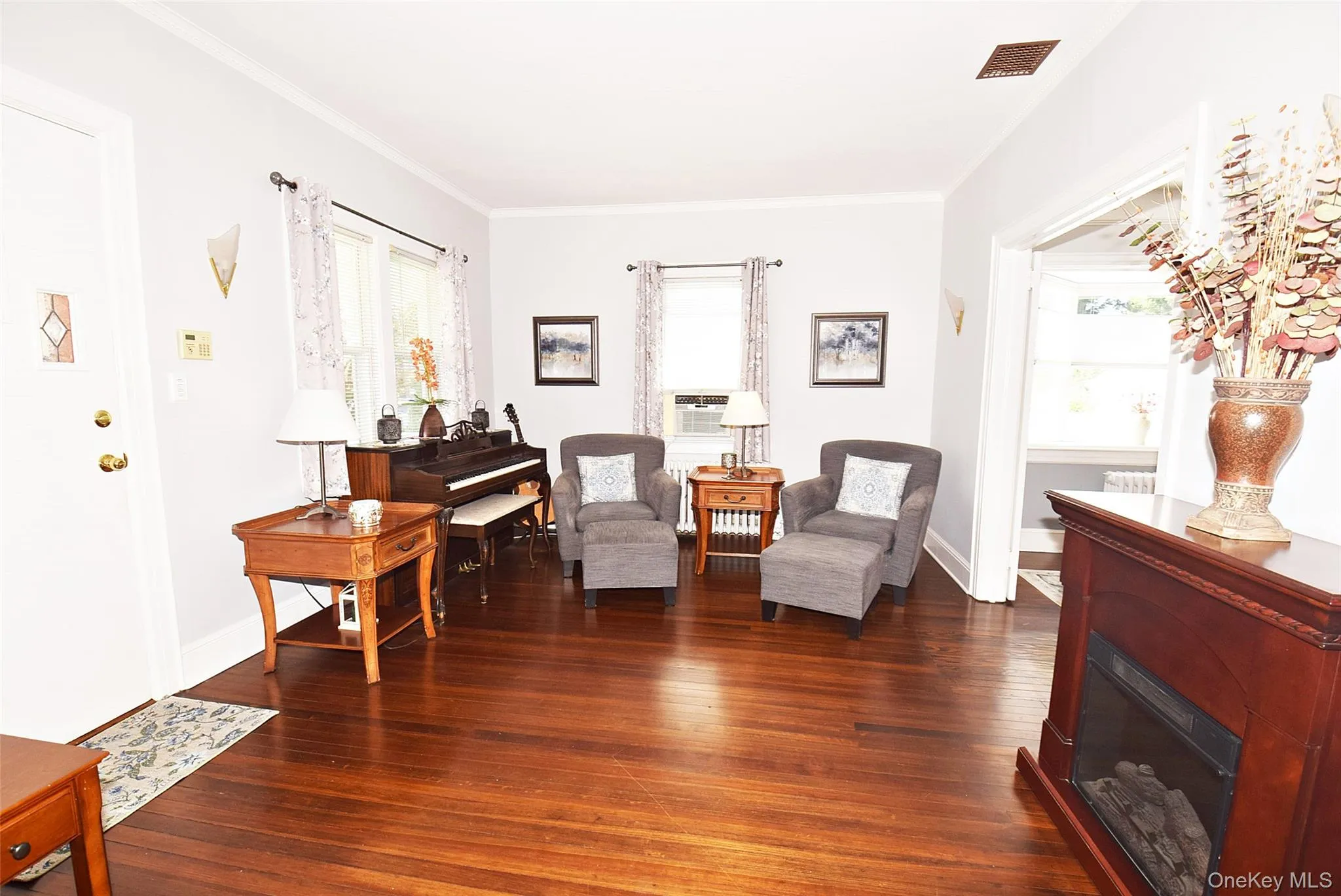 88 East Street, Oyster Bay, NY, 3 Bedrooms Bedrooms, 7 Rooms Rooms,2 BathroomsBathrooms,Residential,For Rent,East,0,1015699 88 East Street, Oyster Bay, NY, 3 Bedrooms Bedrooms, 7 Rooms Rooms,2 BathroomsBathrooms,Residential,For Rent,East,0,1015699