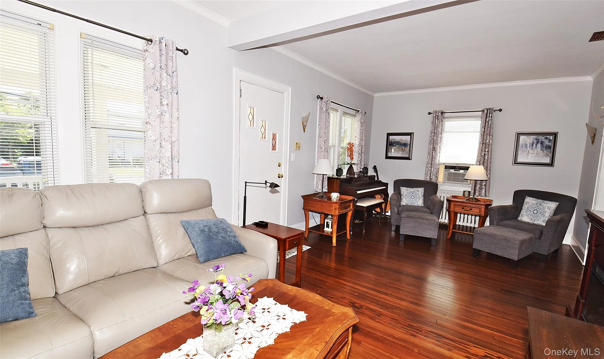88 East Street, Oyster Bay, NY, 3 Bedrooms Bedrooms, 7 Rooms Rooms,2 BathroomsBathrooms,Residential,For Rent,East,0,KEY1015699 88 East Street, Oyster Bay, NY, 3 Bedrooms Bedrooms, 7 Rooms Rooms,2 BathroomsBathrooms,Residential,For Rent,East,0,KEY1015699