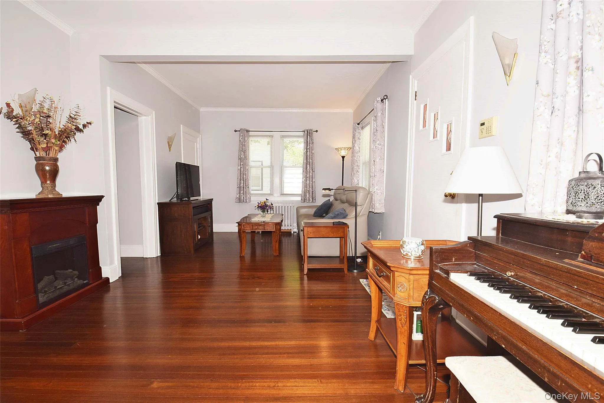 88 East Street, Oyster Bay, NY, 3 Bedrooms Bedrooms, 7 Rooms Rooms,2 BathroomsBathrooms,Residential,For Rent,East,0,KEY1015699 88 East Street, Oyster Bay, NY, 3 Bedrooms Bedrooms, 7 Rooms Rooms,2 BathroomsBathrooms,Residential,For Rent,East,0,KEY1015699