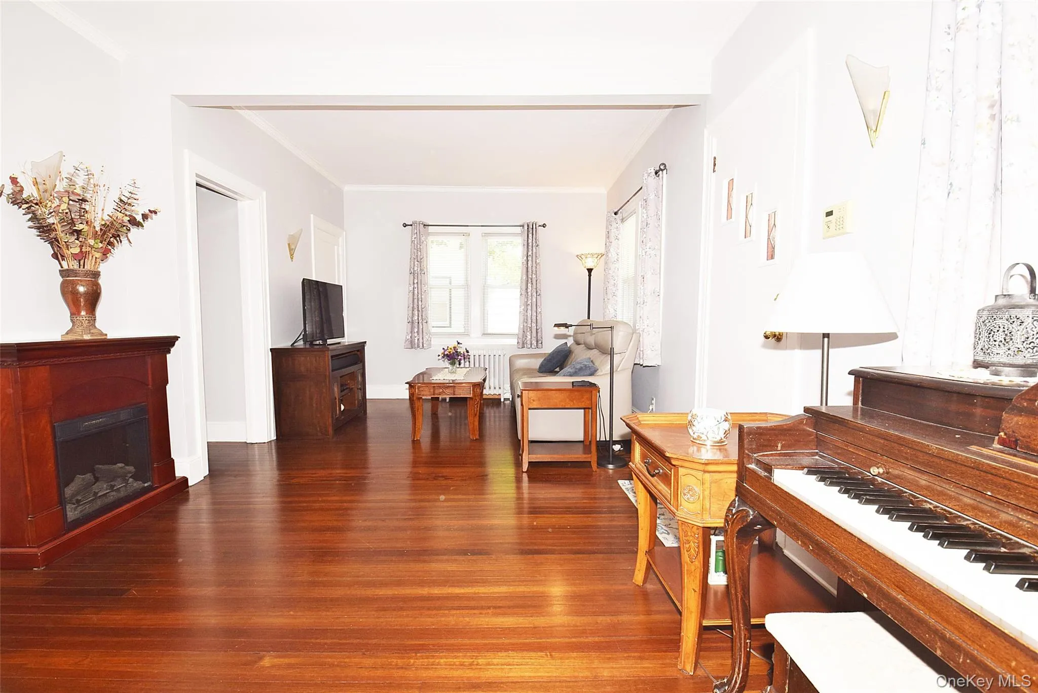 88 East Street, Oyster Bay, NY, 3 Bedrooms Bedrooms, 7 Rooms Rooms,2 BathroomsBathrooms,Residential,For Rent,East,0,1015699 88 East Street, Oyster Bay, NY, 3 Bedrooms Bedrooms, 7 Rooms Rooms,2 BathroomsBathrooms,Residential,For Rent,East,0,1015699