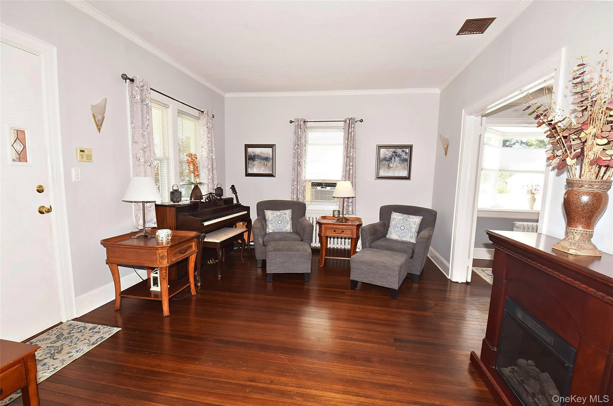 88 East Street, Oyster Bay, NY, 3 Bedrooms Bedrooms, 7 Rooms Rooms,2 BathroomsBathrooms,Residential,For Rent,East,0,KEY1015699 88 East Street, Oyster Bay, NY, 3 Bedrooms Bedrooms, 7 Rooms Rooms,2 BathroomsBathrooms,Residential,For Rent,East,0,KEY1015699
