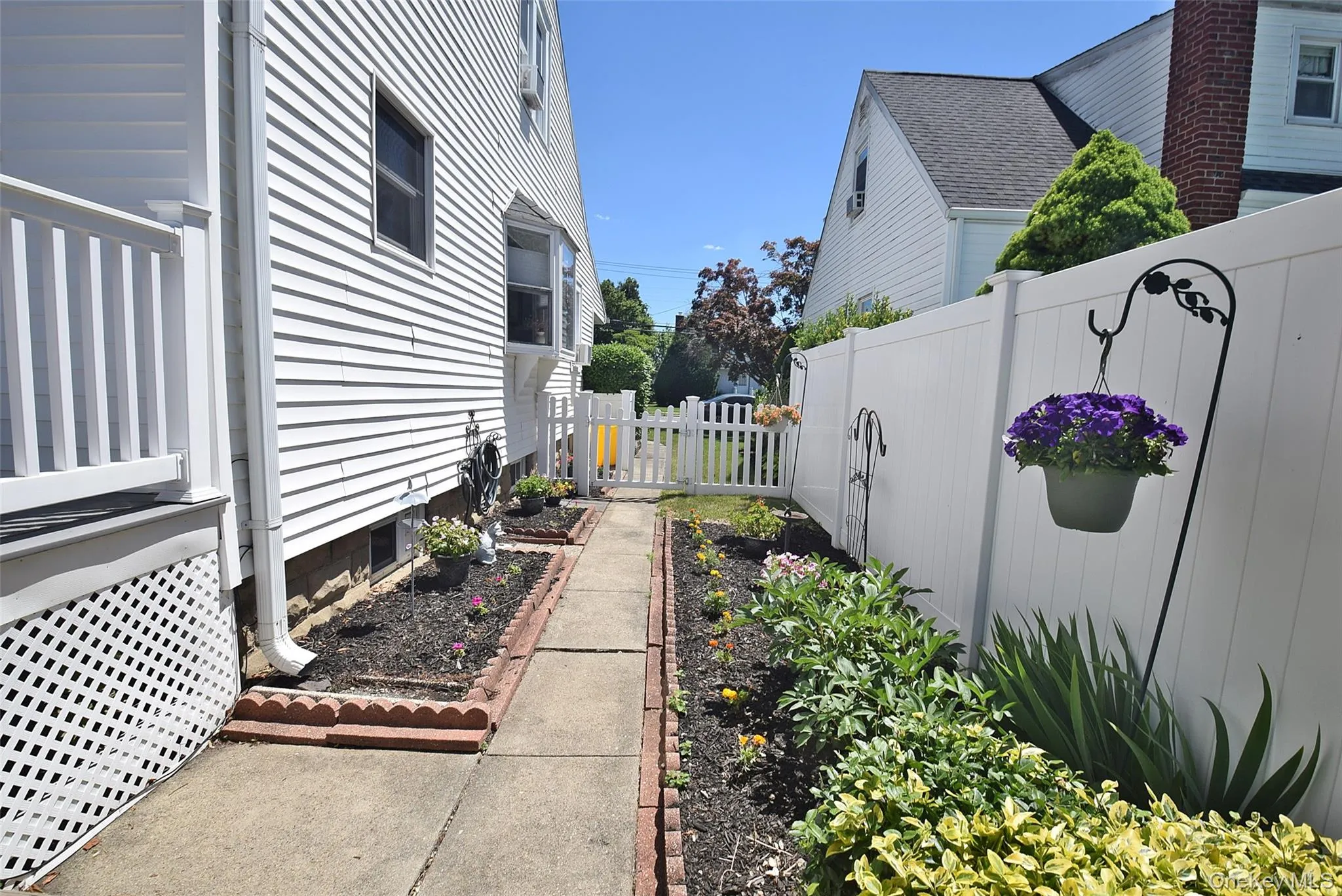 88 East Street, Oyster Bay, NY, 3 Bedrooms Bedrooms, 7 Rooms Rooms,2 BathroomsBathrooms,Residential,For Rent,East,0,1015699 88 East Street, Oyster Bay, NY, 3 Bedrooms Bedrooms, 7 Rooms Rooms,2 BathroomsBathrooms,Residential,For Rent,East,0,1015699