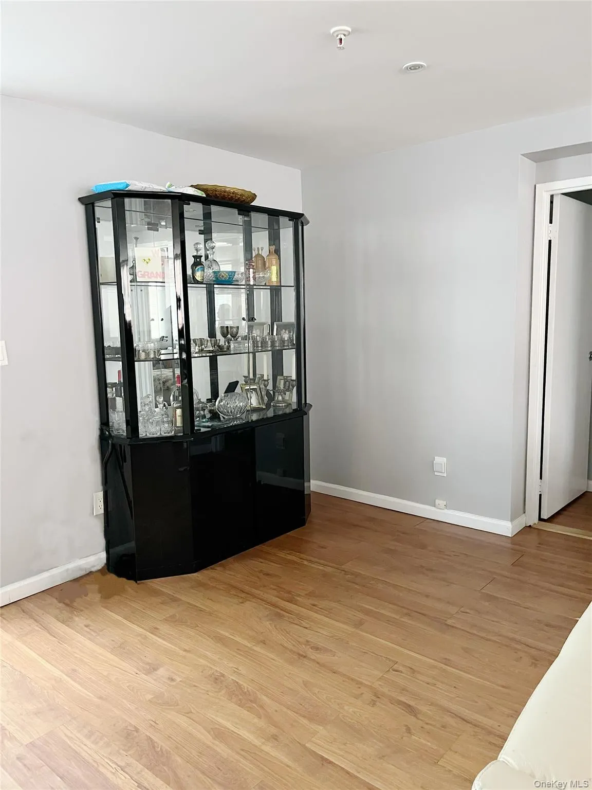 10 Canterbury Road, North Hempstead, NY, 1 Bedroom Bedrooms, 4 Rooms Rooms,1 BathroomBathrooms,Residential,For Rent,Canterbury,0,1015710 10 Canterbury Road, North Hempstead, NY, 1 Bedroom Bedrooms, 4 Rooms Rooms,1 BathroomBathrooms,Residential,For Rent,Canterbury,0,1015710