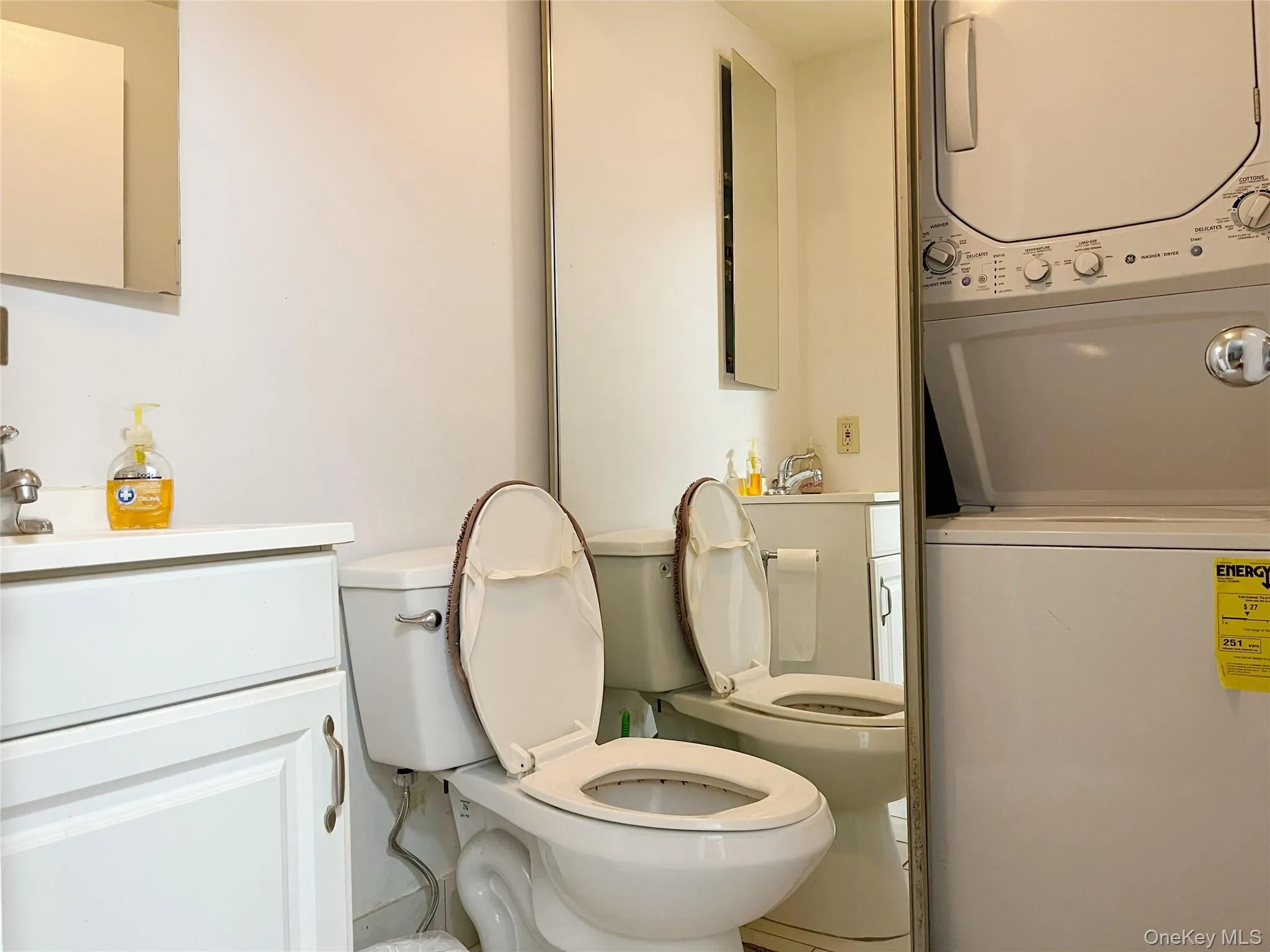 10 Canterbury Road, North Hempstead, NY, 1 Bedroom Bedrooms, 4 Rooms Rooms,1 BathroomBathrooms,Residential,For Rent,Canterbury,0,1015710 10 Canterbury Road, North Hempstead, NY, 1 Bedroom Bedrooms, 4 Rooms Rooms,1 BathroomBathrooms,Residential,For Rent,Canterbury,0,1015710