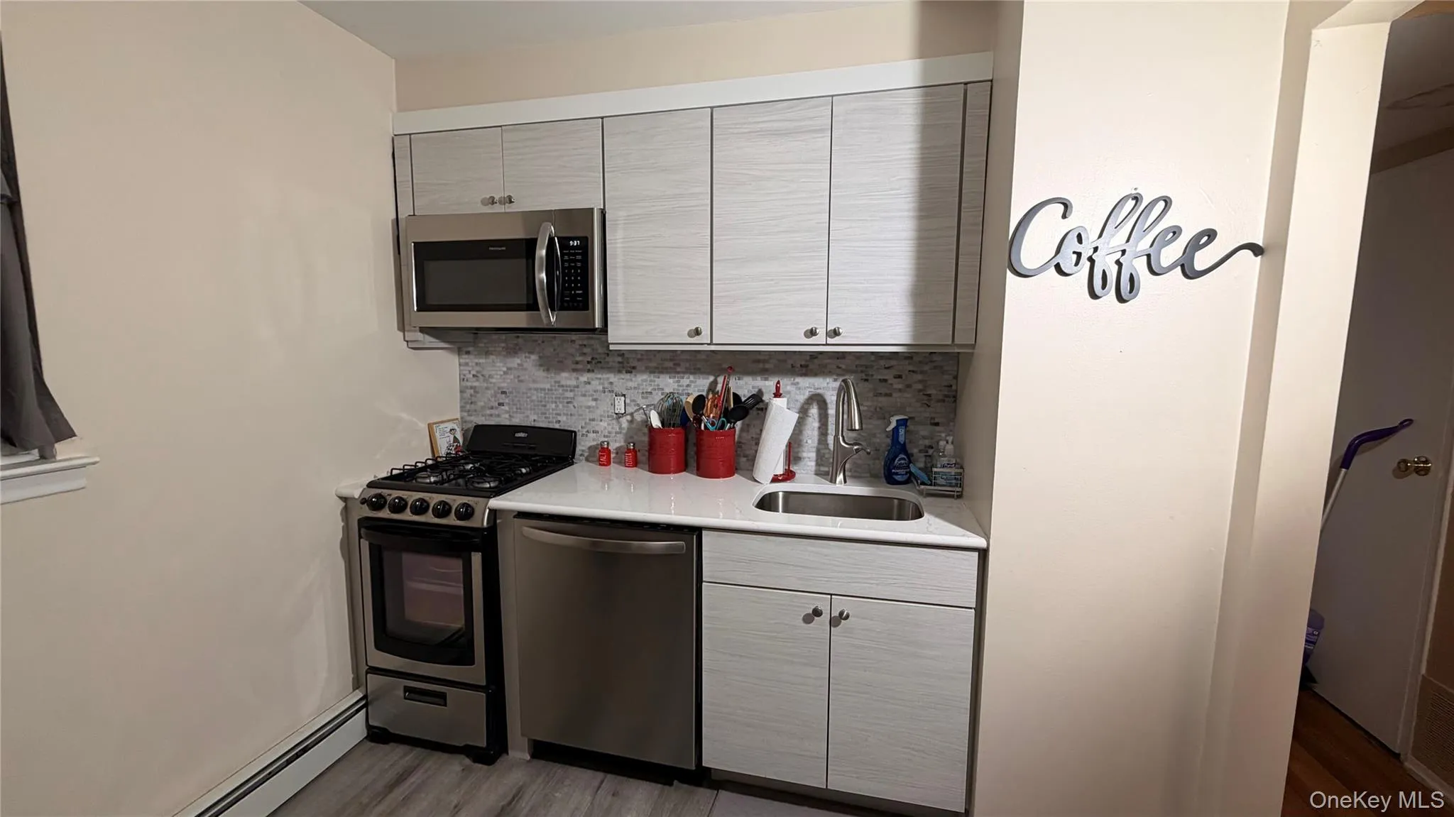 490 Main Street, Oyster Bay, NY, 1 Bedroom Bedrooms, 3 Rooms Rooms,1 BathroomBathrooms,Residential,For Rent,Main,0,1015720 490 Main Street, Oyster Bay, NY, 1 Bedroom Bedrooms, 3 Rooms Rooms,1 BathroomBathrooms,Residential,For Rent,Main,0,1015720