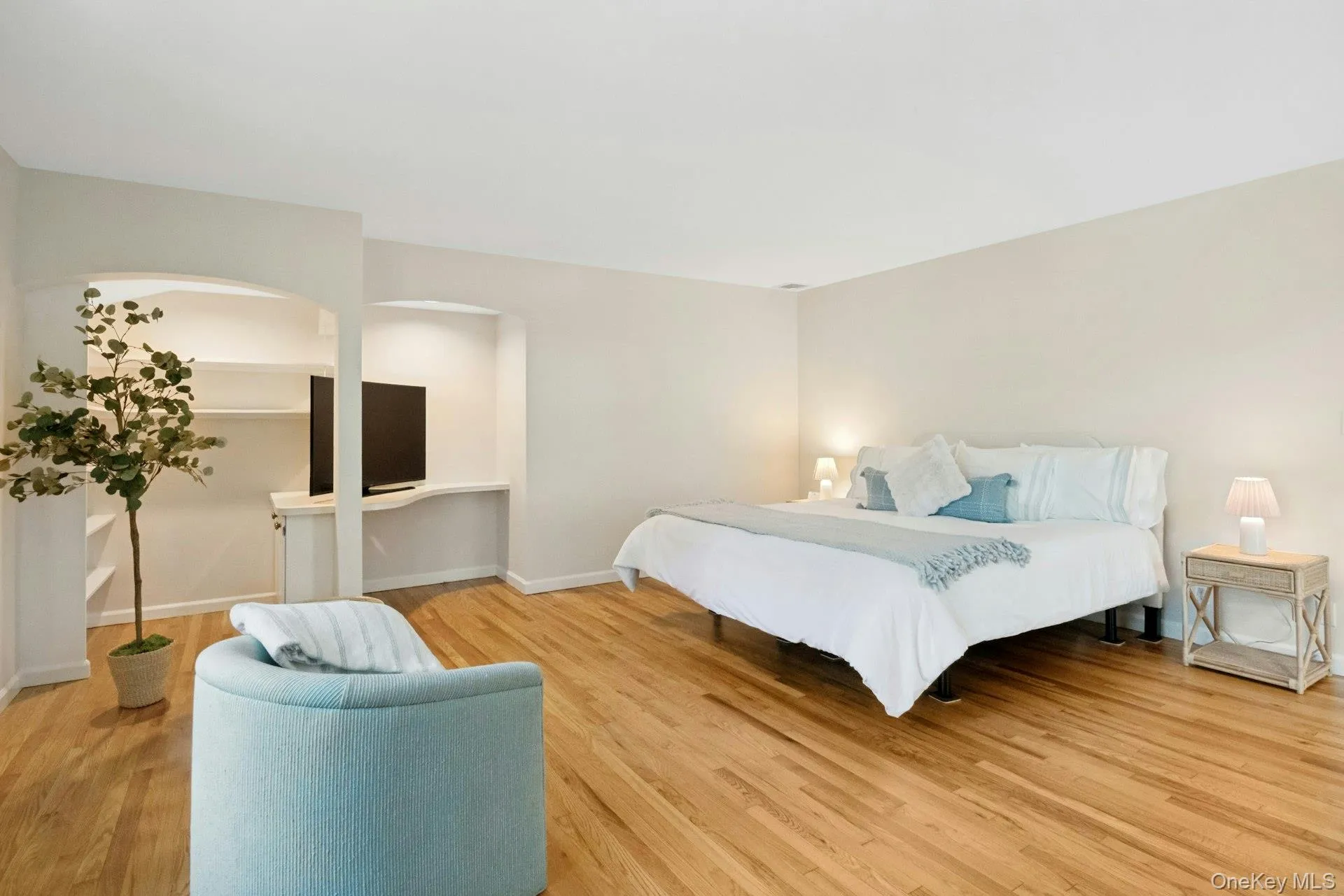 Spacious primary bedroom with built in shelving nook. Room to relax and unwind. Spacious primary bedroom with built in shelving nook. Room to relax and unwind.