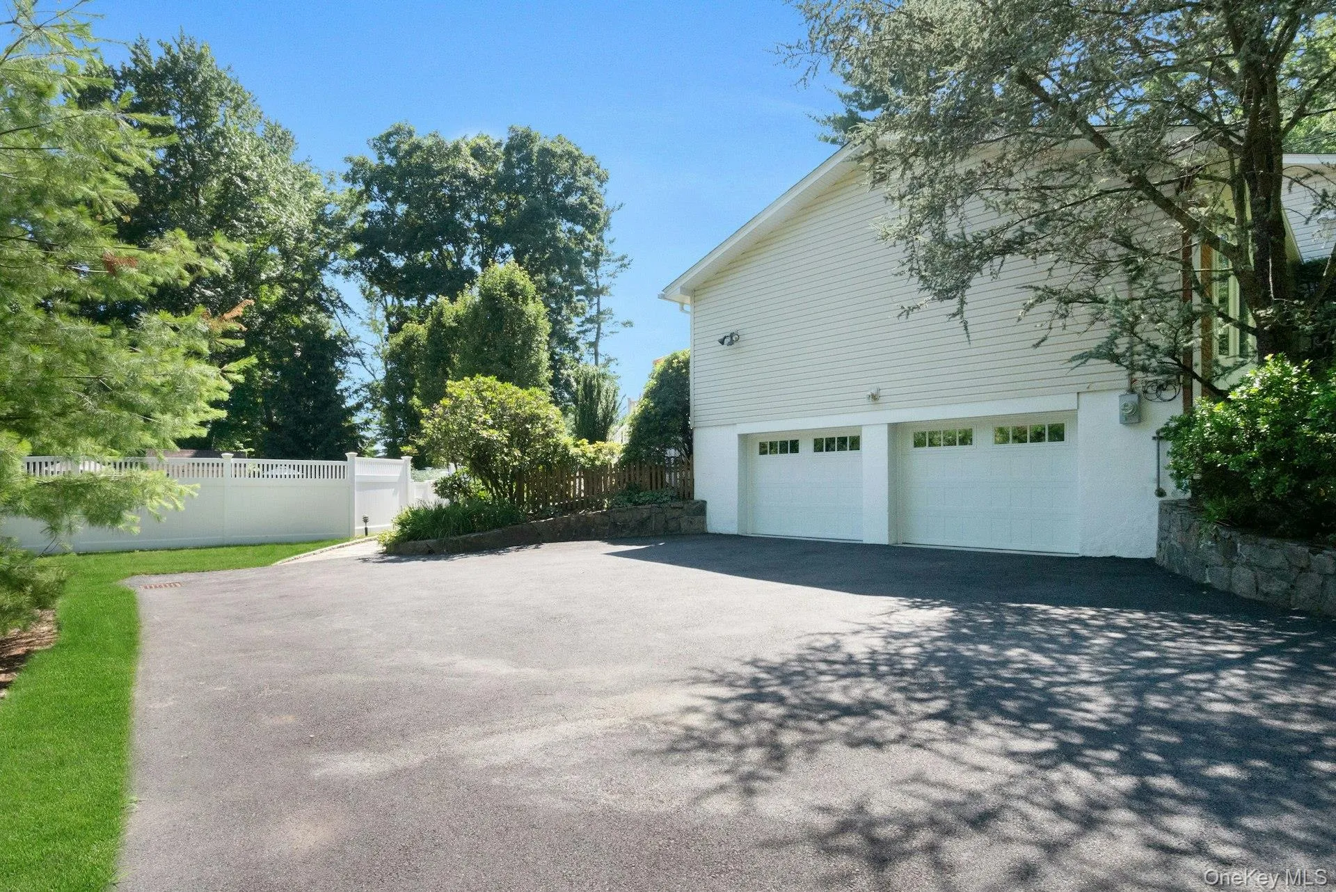 Brand new garage doors on large 2 car garage off ample driveway with space for multiple cars. Brand new garage doors on large 2 car garage off ample driveway with space for multiple cars.