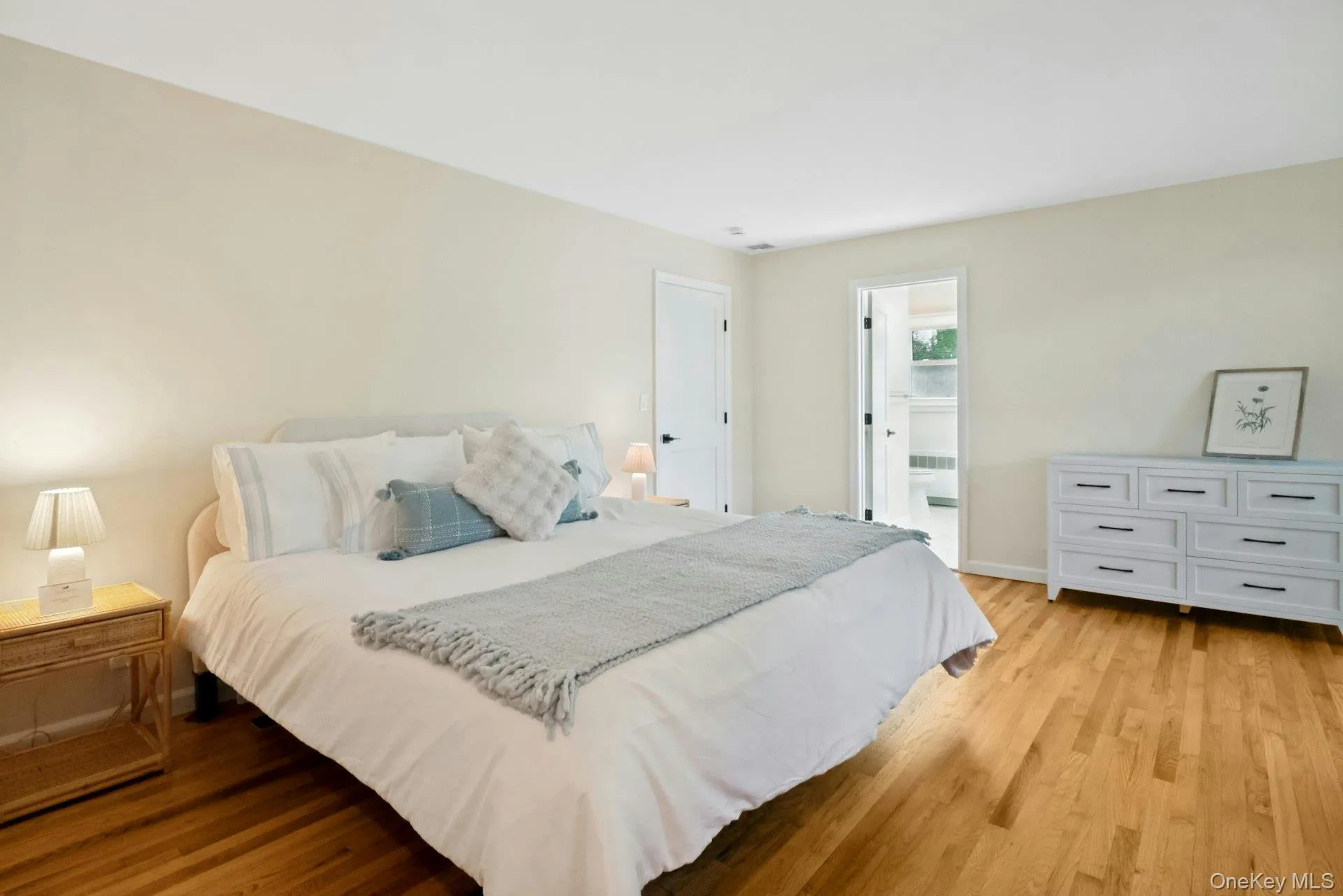 Primary with doorway to ensuite bath. Primary with doorway to ensuite bath.