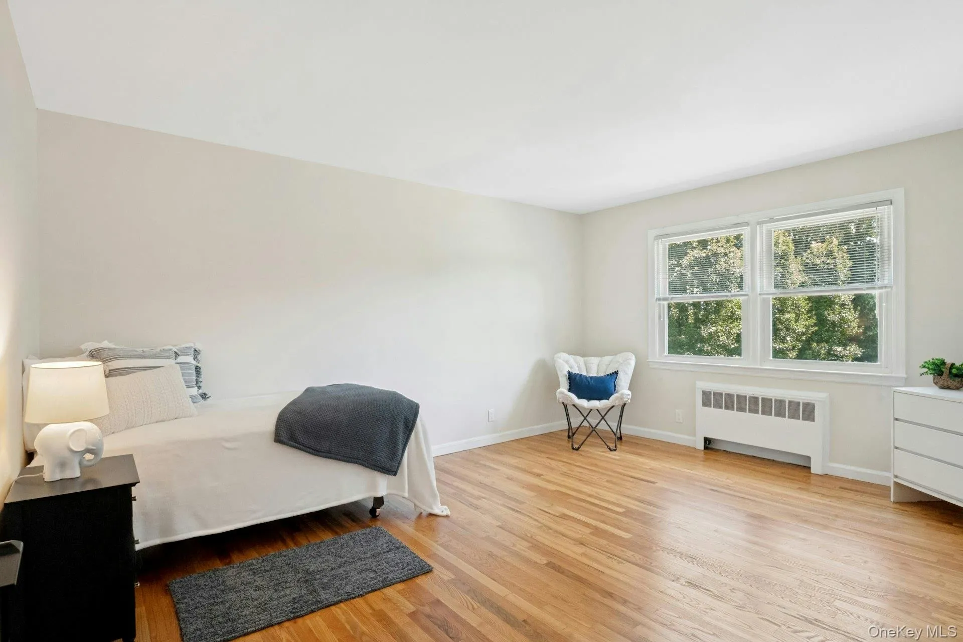 Large 2nd bedroom overlooks the backyard. Large 2nd bedroom overlooks the backyard.