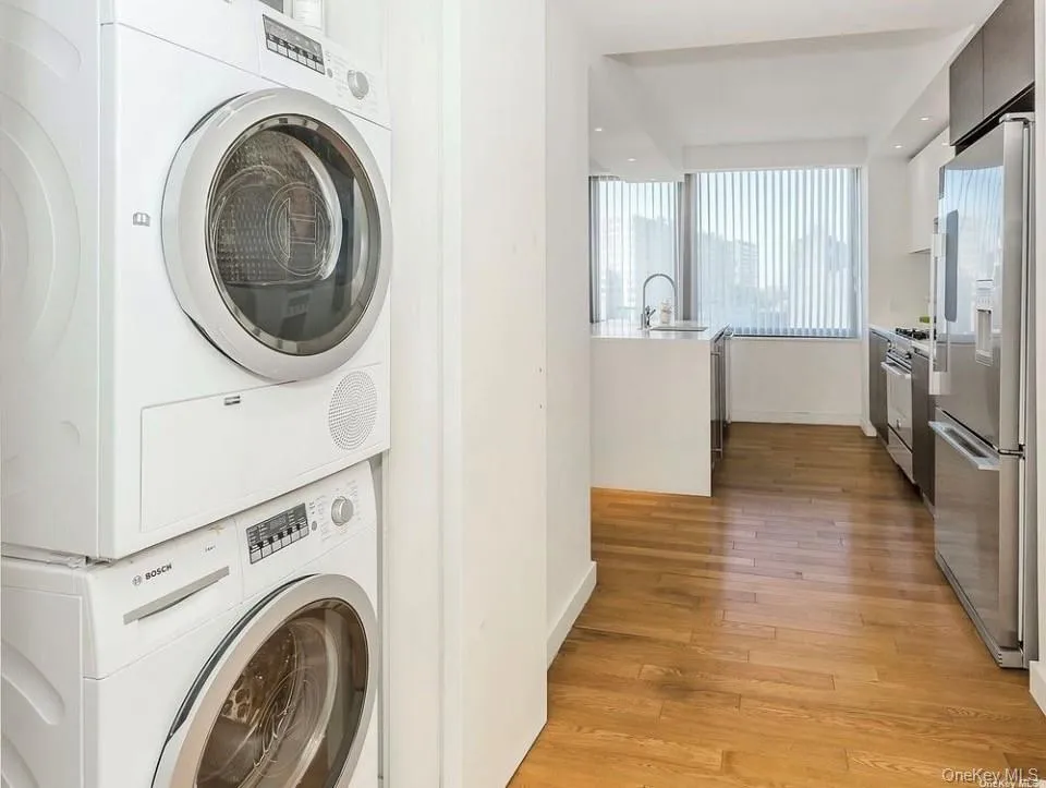 39-16 Prince Street, New York, NY, 2 Bedrooms Bedrooms, 5 Rooms Rooms,2 BathroomsBathrooms,Residential,For Rent,Prince,0,1015731 39-16 Prince Street, New York, NY, 2 Bedrooms Bedrooms, 5 Rooms Rooms,2 BathroomsBathrooms,Residential,For Rent,Prince,0,1015731