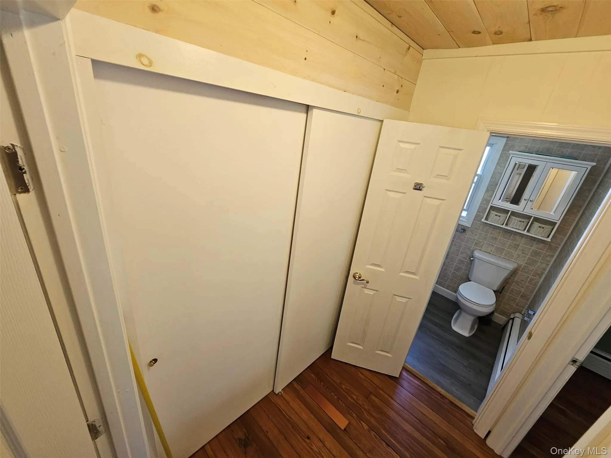 3 White Street, Lloyd, NY, 2 Bedrooms Bedrooms, 4 Rooms Rooms,1 BathroomBathrooms,Residential Lease,For Rent,White,0,KEY1015732 3 White Street, Lloyd, NY, 2 Bedrooms Bedrooms, 4 Rooms Rooms,1 BathroomBathrooms,Residential Lease,For Rent,White,0,KEY1015732