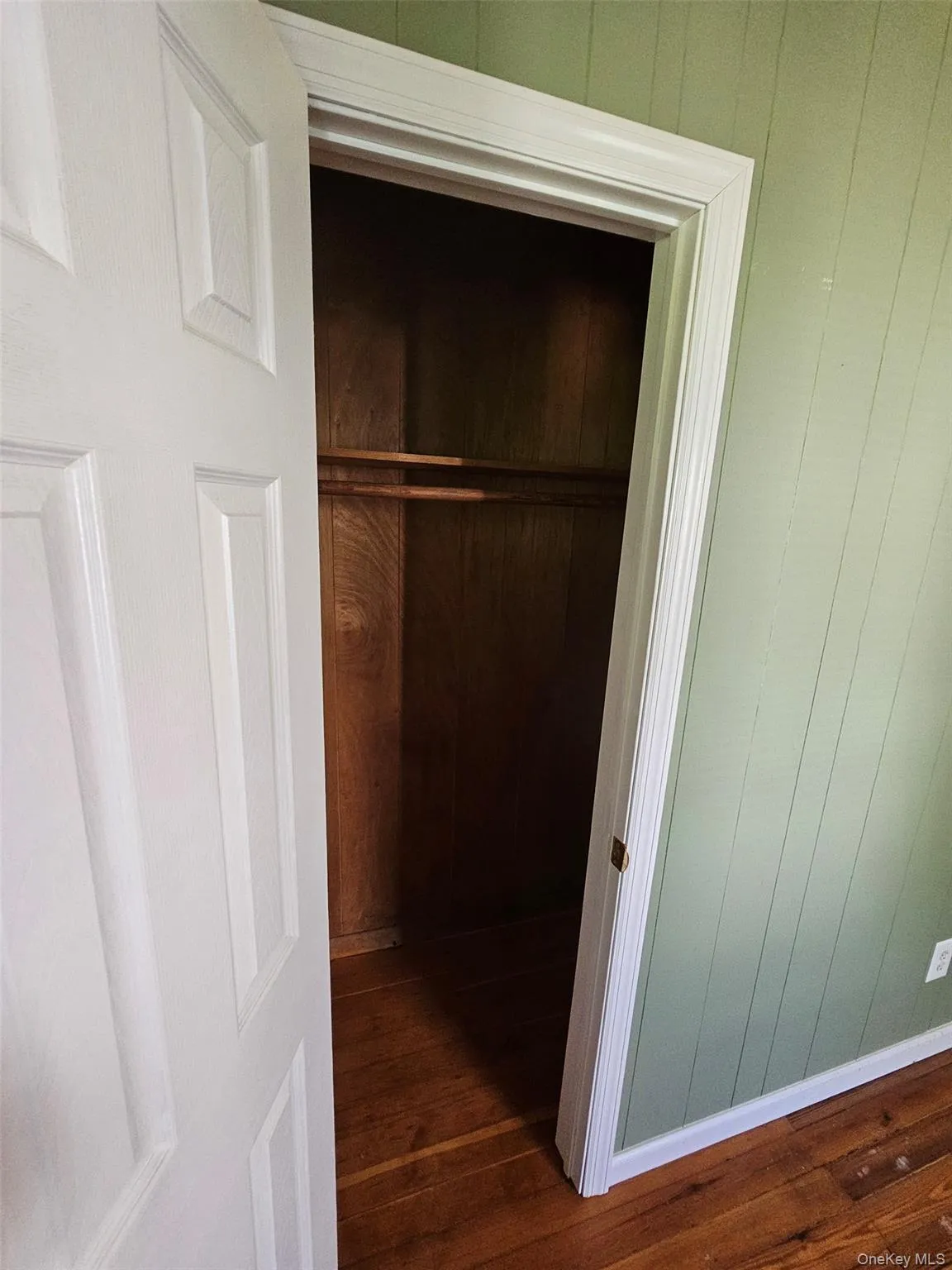 3 White Street, Lloyd, NY, 2 Bedrooms Bedrooms, 4 Rooms Rooms,1 BathroomBathrooms,Residential Lease,For Rent,White,0,KEY1015732 3 White Street, Lloyd, NY, 2 Bedrooms Bedrooms, 4 Rooms Rooms,1 BathroomBathrooms,Residential Lease,For Rent,White,0,KEY1015732