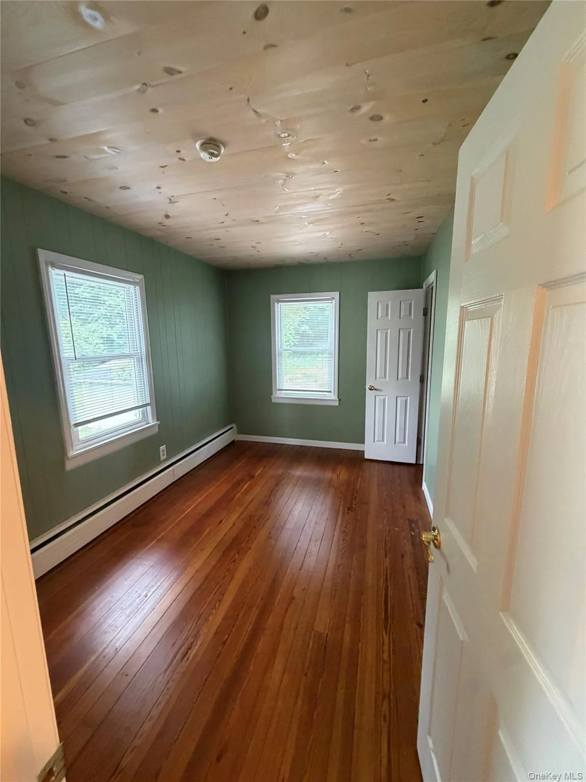 3 White Street, Lloyd, NY, 2 Bedrooms Bedrooms, 4 Rooms Rooms,1 BathroomBathrooms,Residential Lease,For Rent,White,0,KEY1015732 3 White Street, Lloyd, NY, 2 Bedrooms Bedrooms, 4 Rooms Rooms,1 BathroomBathrooms,Residential Lease,For Rent,White,0,KEY1015732