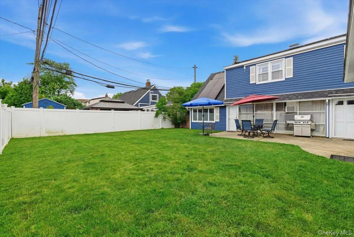 7 Disc Lane, Hempstead, NY, 4 Bedrooms Bedrooms, 11 Rooms Rooms,2 BathroomsBathrooms,Residential,For Rent,Disc,0,1015750 7 Disc Lane, Hempstead, NY, 4 Bedrooms Bedrooms, 11 Rooms Rooms,2 BathroomsBathrooms,Residential,For Rent,Disc,0,1015750