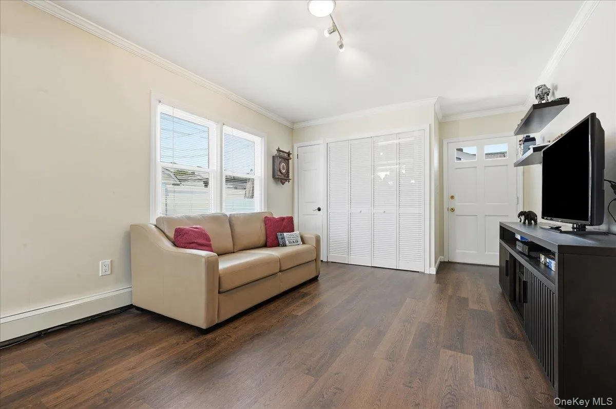 7 Disc Lane, Hempstead, NY, 4 Bedrooms Bedrooms, 11 Rooms Rooms,2 BathroomsBathrooms,Residential,For Rent,Disc,0,1015750 7 Disc Lane, Hempstead, NY, 4 Bedrooms Bedrooms, 11 Rooms Rooms,2 BathroomsBathrooms,Residential,For Rent,Disc,0,1015750