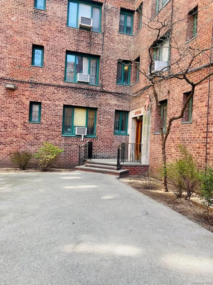 1686 Metropolitan Avenue, New York, NY, 2 Bedrooms Bedrooms, 4 Rooms Rooms,1 BathroomBathrooms,Residential,For Rent,Metropolitan,0,1015757 1686 Metropolitan Avenue, New York, NY, 2 Bedrooms Bedrooms, 4 Rooms Rooms,1 BathroomBathrooms,Residential,For Rent,Metropolitan,0,1015757