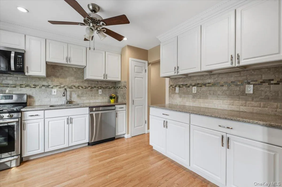 17 Nottingham Drive, Babylon, NY, 5 Bedrooms Bedrooms, 10 Rooms Rooms,2 BathroomsBathrooms,Residential,For Rent,Nottingham,0,1015779 17 Nottingham Drive, Babylon, NY, 5 Bedrooms Bedrooms, 10 Rooms Rooms,2 BathroomsBathrooms,Residential,For Rent,Nottingham,0,1015779