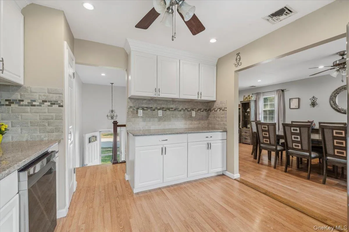 17 Nottingham Drive, Babylon, NY, 5 Bedrooms Bedrooms, 10 Rooms Rooms,2 BathroomsBathrooms,Residential,For Rent,Nottingham,0,1015779 17 Nottingham Drive, Babylon, NY, 5 Bedrooms Bedrooms, 10 Rooms Rooms,2 BathroomsBathrooms,Residential,For Rent,Nottingham,0,1015779