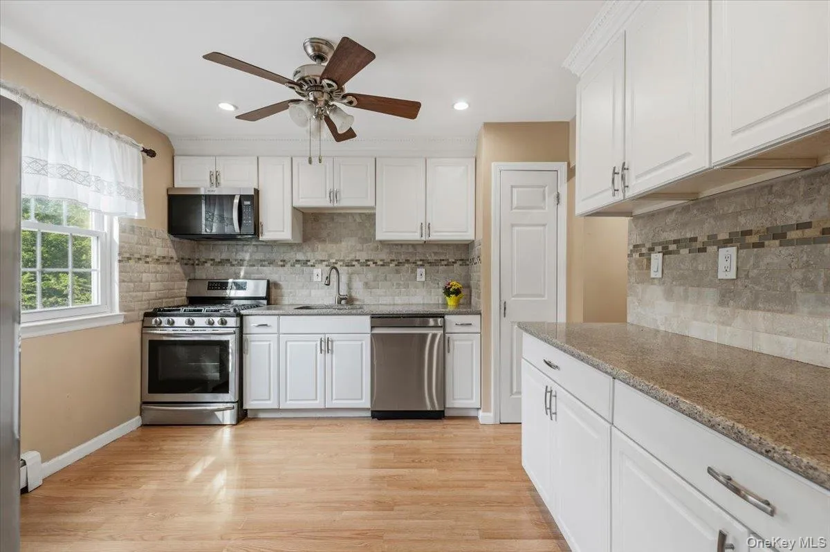 17 Nottingham Drive, Babylon, NY, 5 Bedrooms Bedrooms, 10 Rooms Rooms,2 BathroomsBathrooms,Residential,For Rent,Nottingham,0,1015779 17 Nottingham Drive, Babylon, NY, 5 Bedrooms Bedrooms, 10 Rooms Rooms,2 BathroomsBathrooms,Residential,For Rent,Nottingham,0,1015779