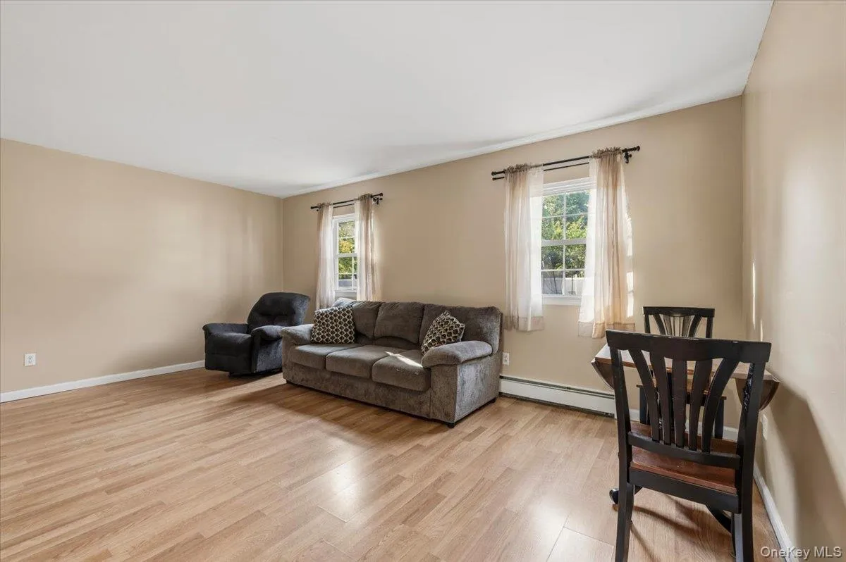 17 Nottingham Drive, Babylon, NY, 5 Bedrooms Bedrooms, 10 Rooms Rooms,2 BathroomsBathrooms,Residential,For Rent,Nottingham,0,1015779 17 Nottingham Drive, Babylon, NY, 5 Bedrooms Bedrooms, 10 Rooms Rooms,2 BathroomsBathrooms,Residential,For Rent,Nottingham,0,1015779