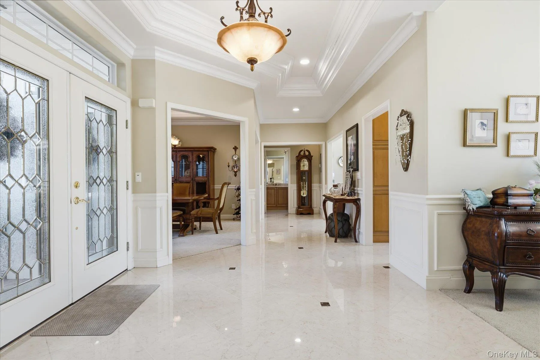 Elegant Entrance Foyer Elegant Entrance Foyer