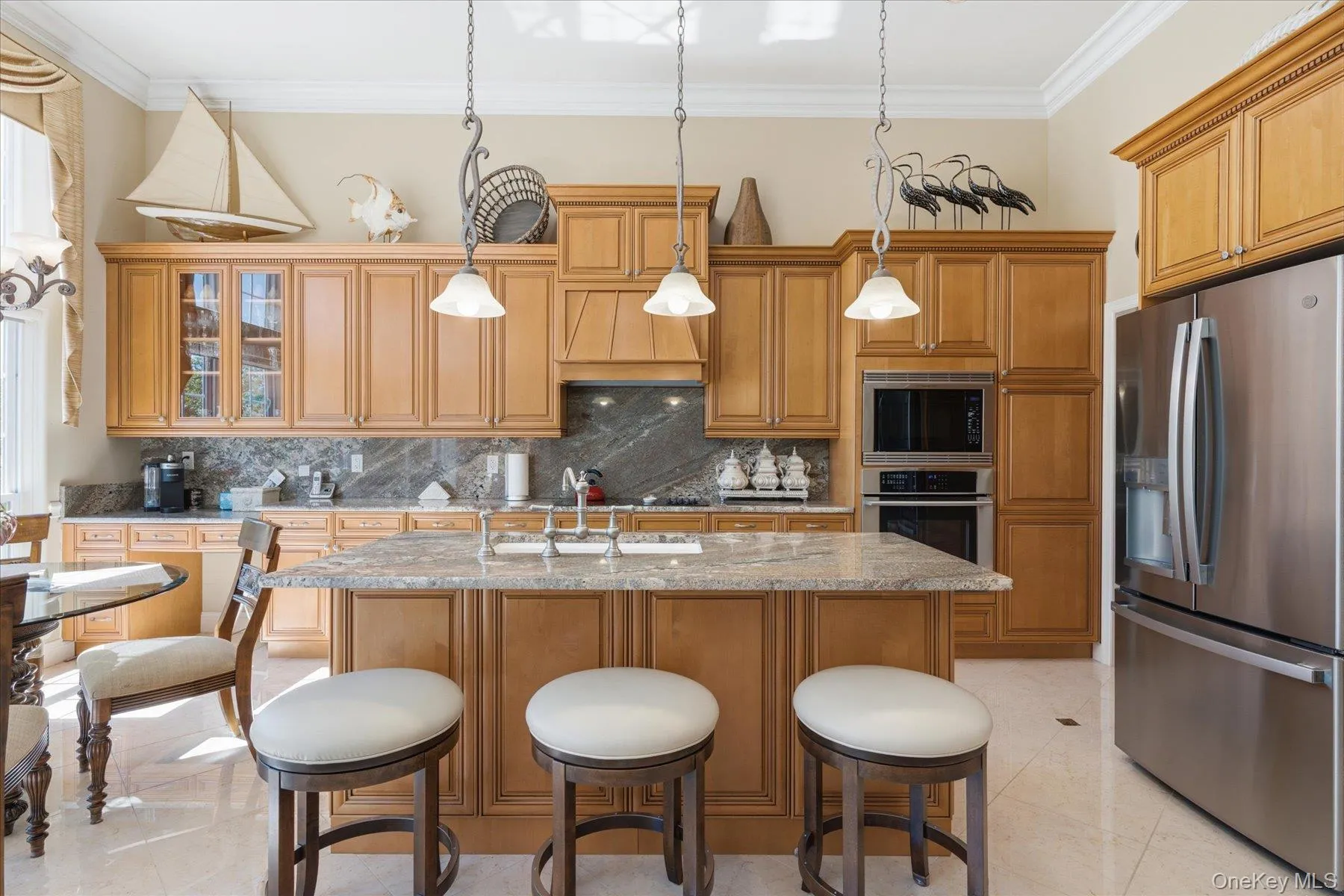 Large open Eat In Kitchen with updated Stainless Steel Appliances Large open Eat In Kitchen with updated Stainless Steel Appliances