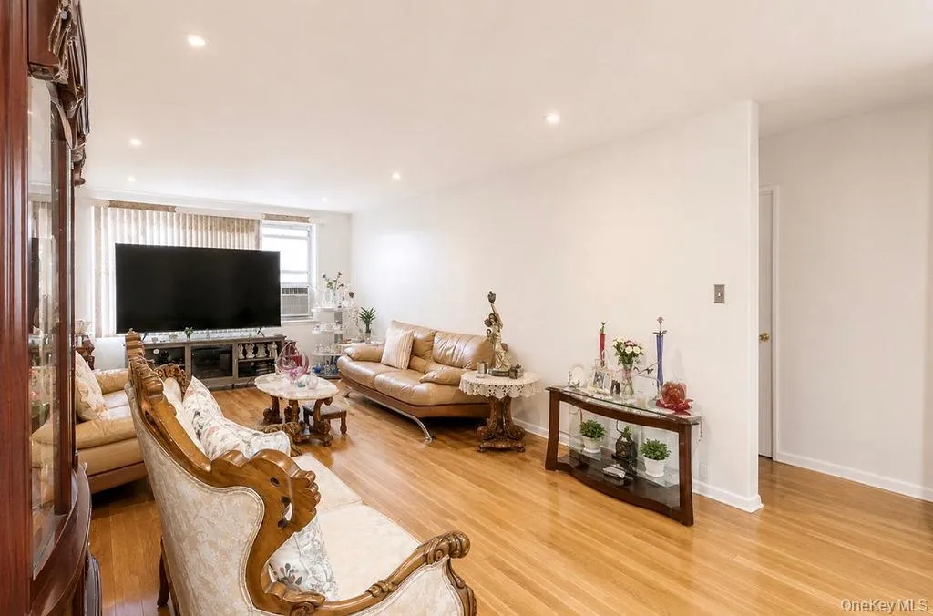180 Van Cortlandt Park, New York, NY, 2 Bedrooms Bedrooms, 5 Rooms Rooms,1 BathroomBathrooms,Residential,For Rent,Van Cortlandt,0,KEY1015787 180 Van Cortlandt Park, New York, NY, 2 Bedrooms Bedrooms, 5 Rooms Rooms,1 BathroomBathrooms,Residential,For Rent,Van Cortlandt,0,KEY1015787