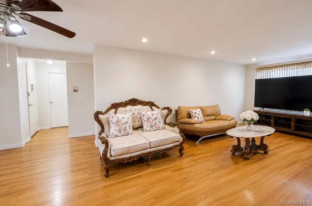 180 Van Cortlandt Park, New York, NY, 2 Bedrooms Bedrooms, 5 Rooms Rooms,1 BathroomBathrooms,Residential,For Rent,Van Cortlandt,0,KEY1015787 180 Van Cortlandt Park, New York, NY, 2 Bedrooms Bedrooms, 5 Rooms Rooms,1 BathroomBathrooms,Residential,For Rent,Van Cortlandt,0,KEY1015787
