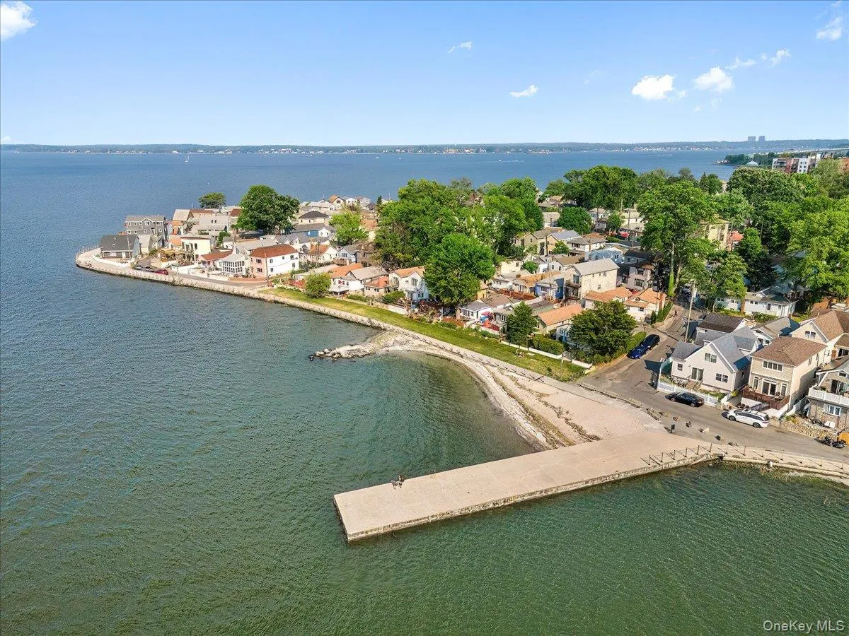 24 A Edgewater Park, New York, NY, 2 Bedrooms Bedrooms, 5 Rooms Rooms,1 BathroomBathrooms,Residential,For Rent,Edgewater Park,0,1015790 24 A Edgewater Park, New York, NY, 2 Bedrooms Bedrooms, 5 Rooms Rooms,1 BathroomBathrooms,Residential,For Rent,Edgewater Park,0,1015790
