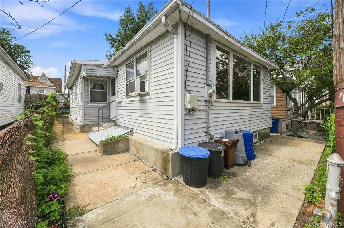 24 A Edgewater Park, New York, NY, 2 Bedrooms Bedrooms, 5 Rooms Rooms,1 BathroomBathrooms,Residential,For Rent,Edgewater Park,0,1015790 24 A Edgewater Park, New York, NY, 2 Bedrooms Bedrooms, 5 Rooms Rooms,1 BathroomBathrooms,Residential,For Rent,Edgewater Park,0,1015790