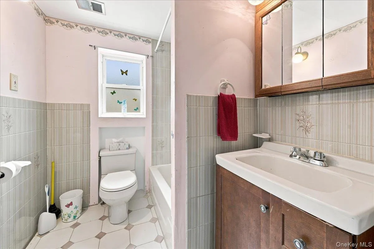 24 A Edgewater Park, New York, NY, 2 Bedrooms Bedrooms, 5 Rooms Rooms,1 BathroomBathrooms,Residential,For Rent,Edgewater Park,0,1015790 24 A Edgewater Park, New York, NY, 2 Bedrooms Bedrooms, 5 Rooms Rooms,1 BathroomBathrooms,Residential,For Rent,Edgewater Park,0,1015790