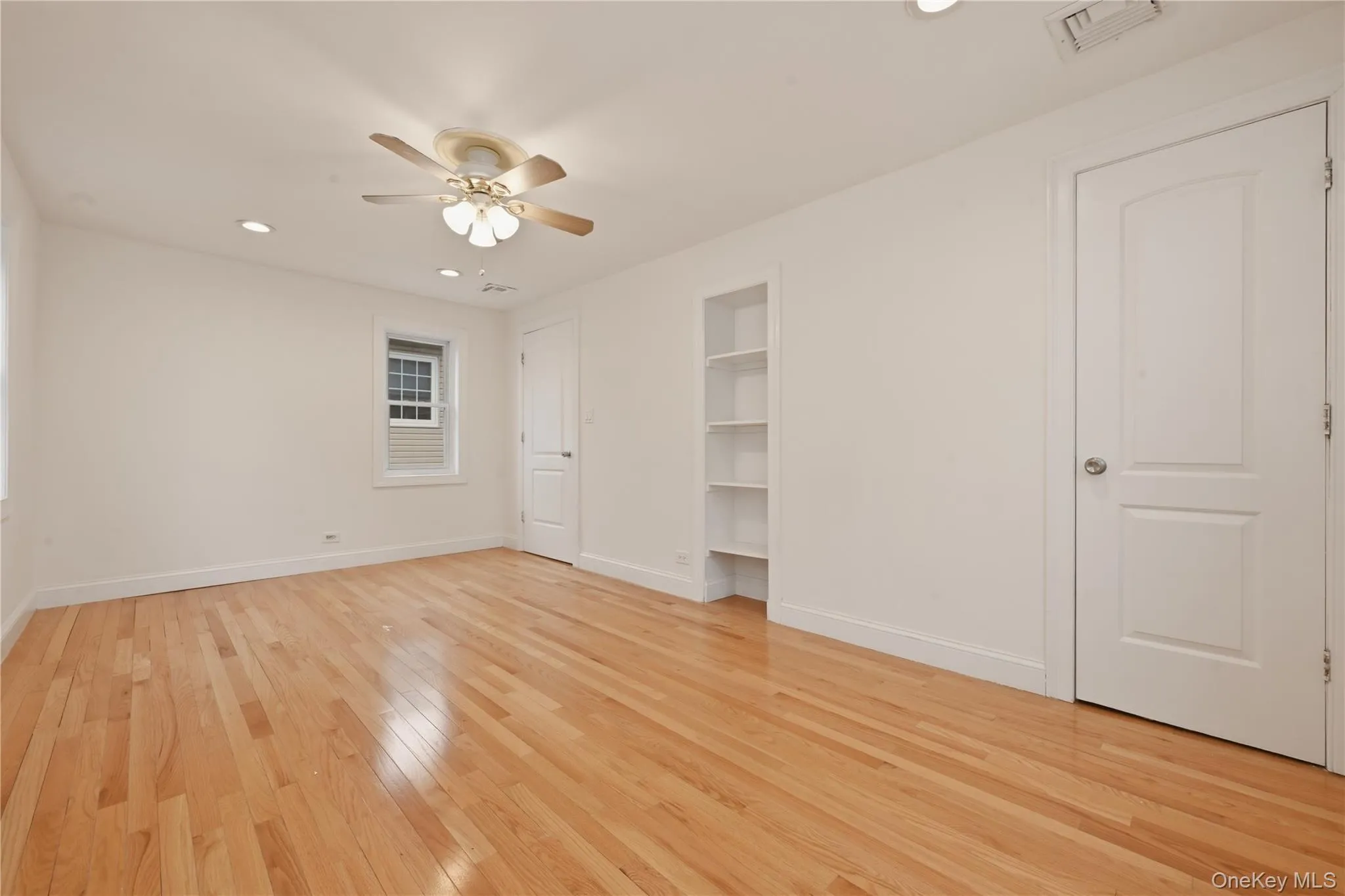 6 Prospect Street, Oyster Bay, NY, 2 Bedrooms Bedrooms, 4 Rooms Rooms,1 BathroomBathrooms,Residential,For Rent,Prospect,0,1015792 6 Prospect Street, Oyster Bay, NY, 2 Bedrooms Bedrooms, 4 Rooms Rooms,1 BathroomBathrooms,Residential,For Rent,Prospect,0,1015792