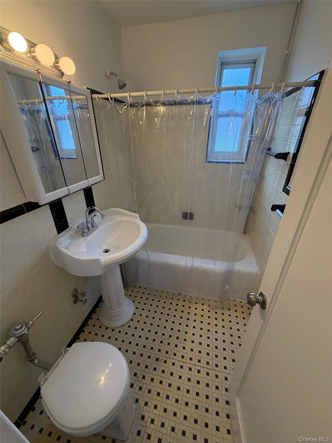 10 DAVENPORT Avenue, New Rochelle, NY, 1 Bedroom Bedrooms, 3 Rooms Rooms,1 BathroomBathrooms,Residential,For Rent,DAVENPORT,0,1015795 10 DAVENPORT Avenue, New Rochelle, NY, 1 Bedroom Bedrooms, 3 Rooms Rooms,1 BathroomBathrooms,Residential,For Rent,DAVENPORT,0,1015795