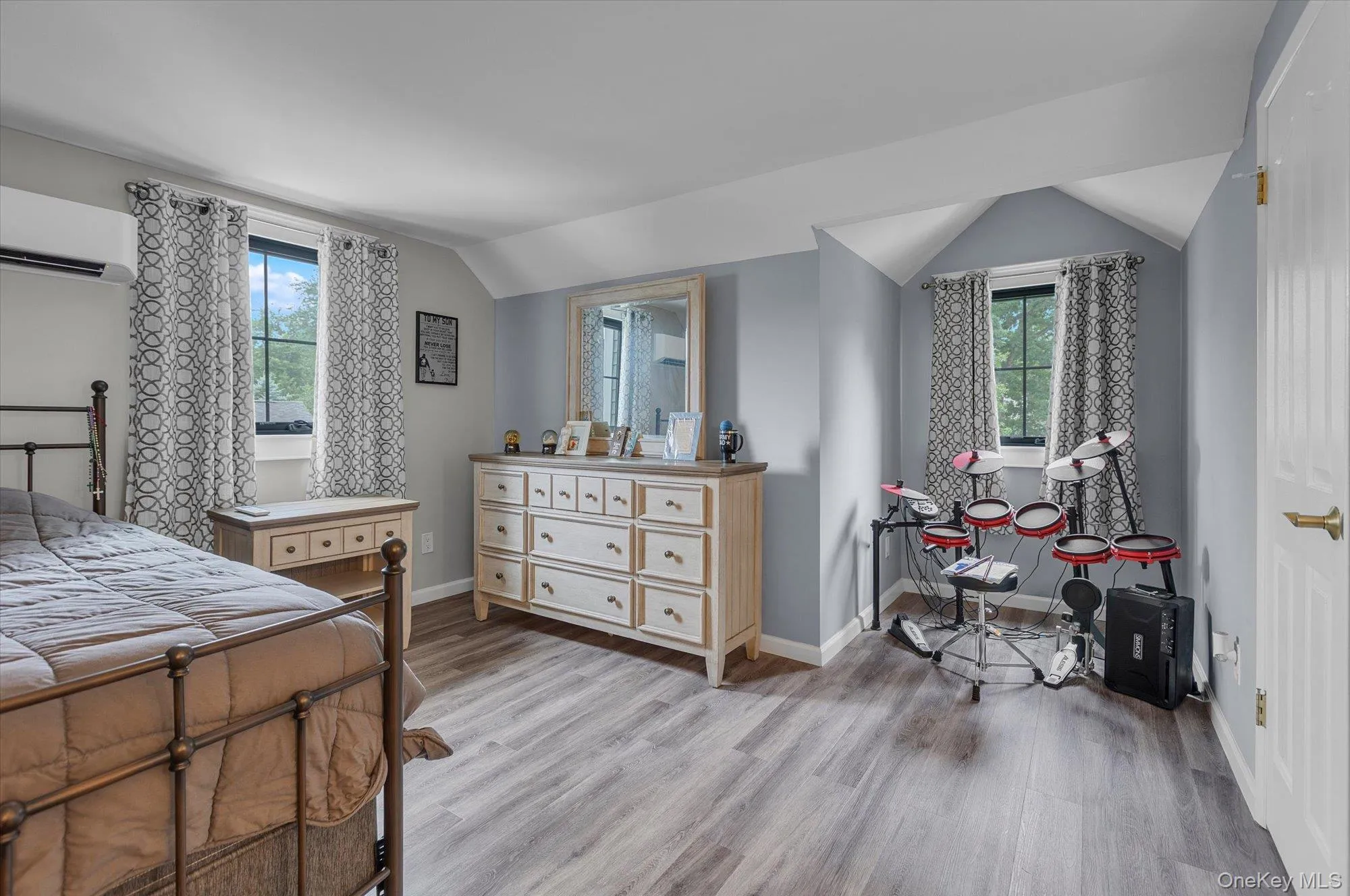 Third bedroom located on second level with alcove area. Third bedroom located on second level with alcove area.